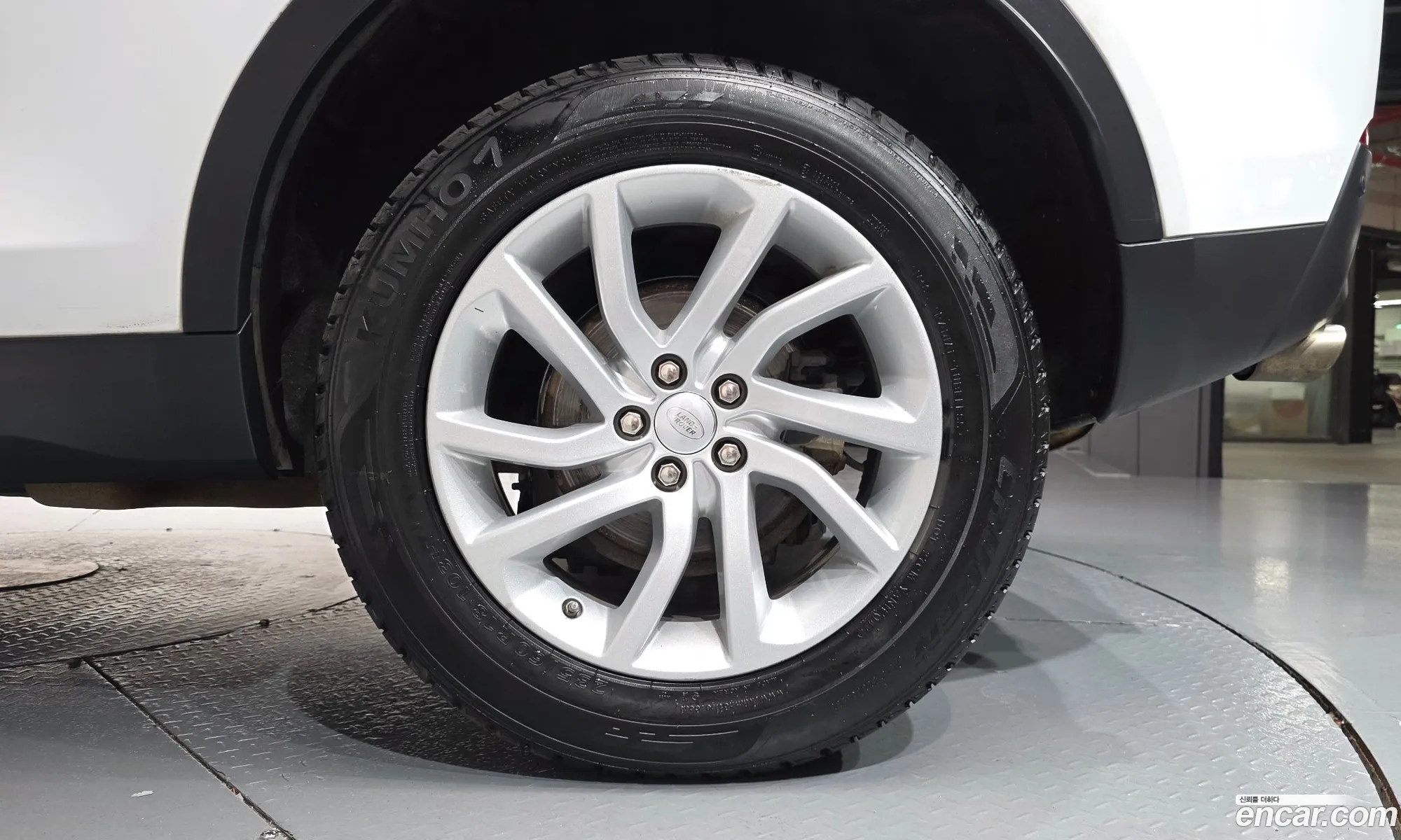 Land Rover Discovery Sport 2017 — 24