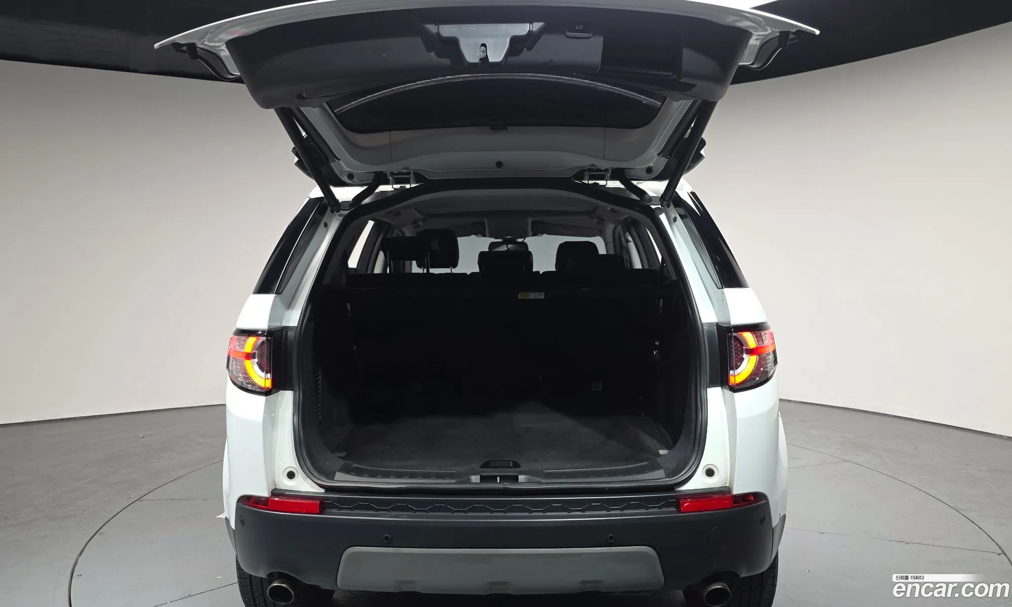 Land Rover Discovery Sport 2017 — 30