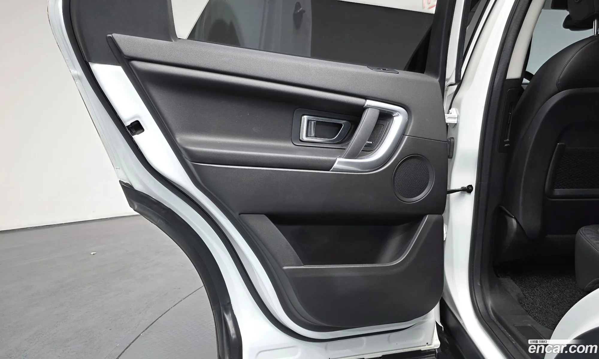 Land Rover Discovery Sport 2017 — 12