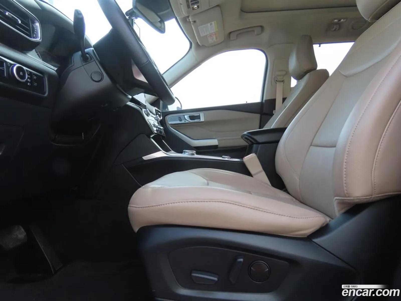 Ford Explorer 6th Gen 2023 — 4