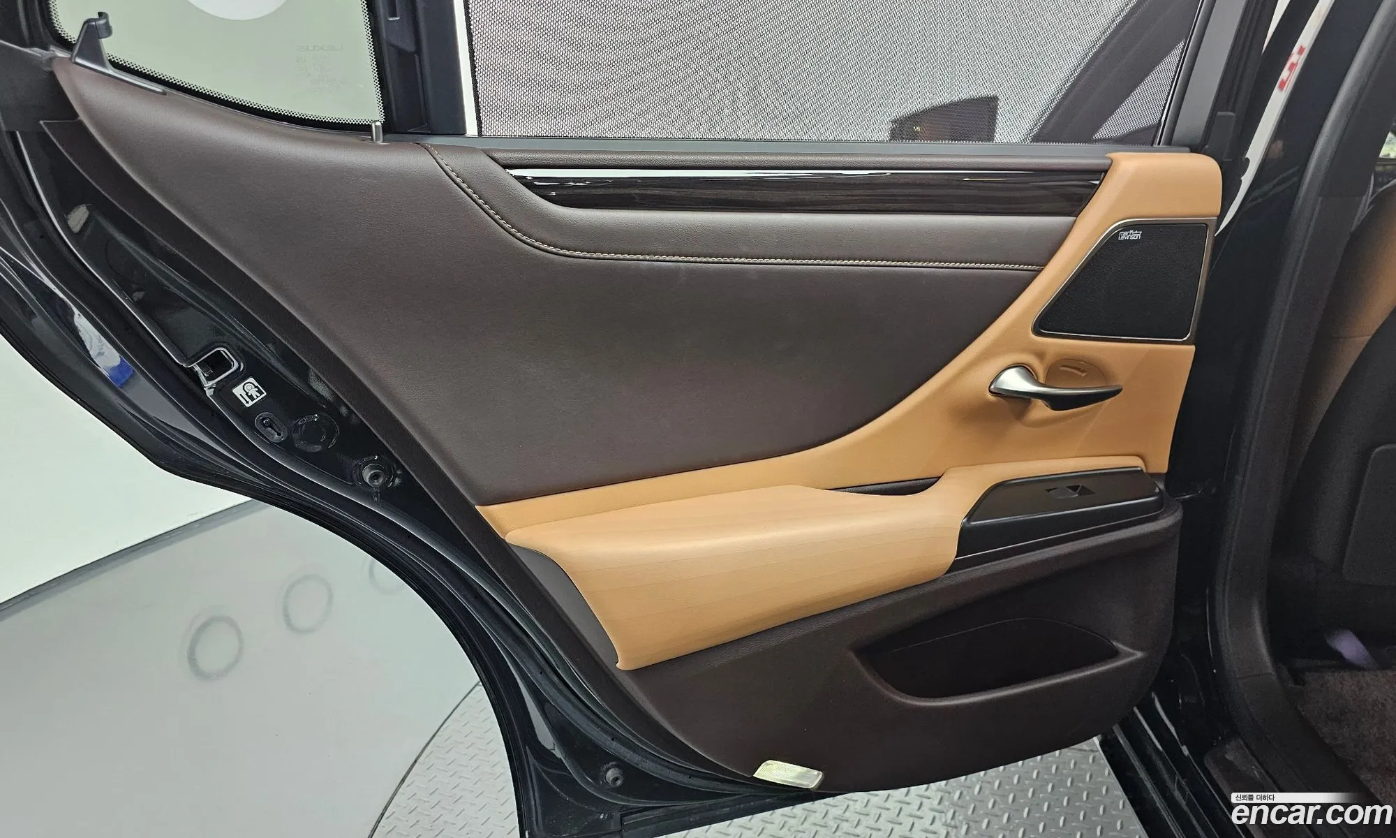 Lexus ES300h 7th Gen 2018 JTHB21B12K2008962 — 31