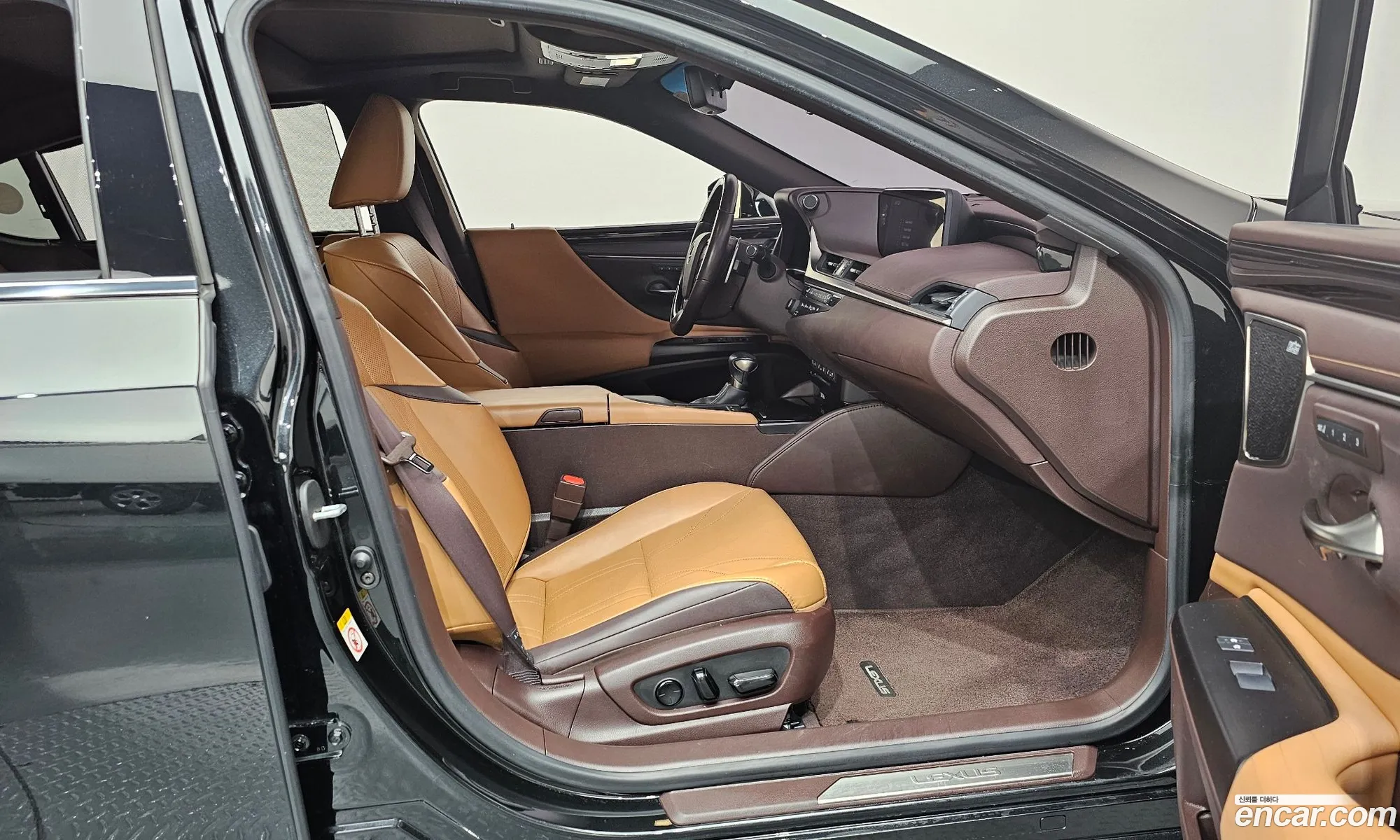 Lexus ES300h 7th Gen 2018 JTHB21B12K2008962 — 18