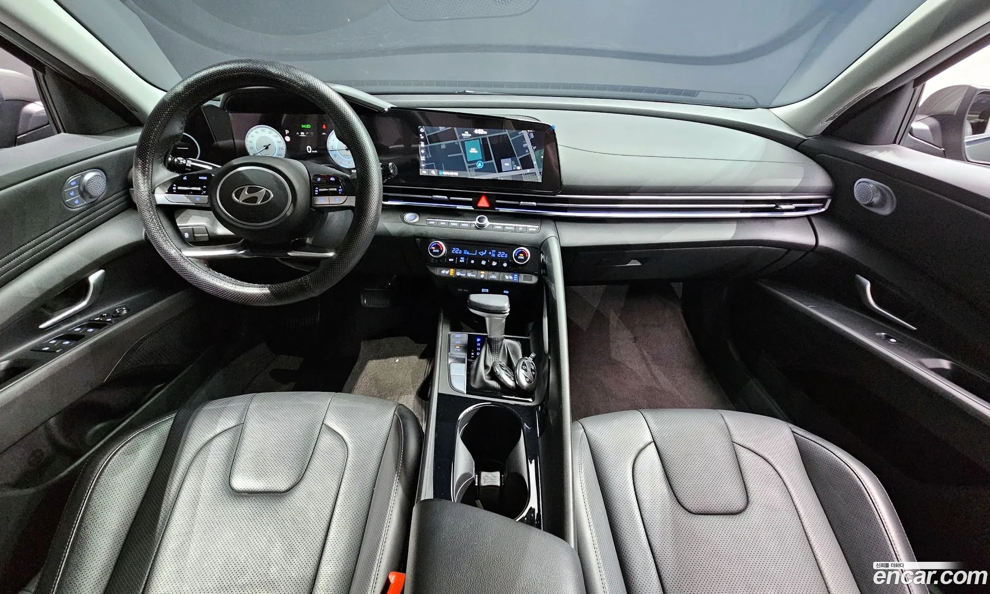 Hyundai Elantra 2023 — 12