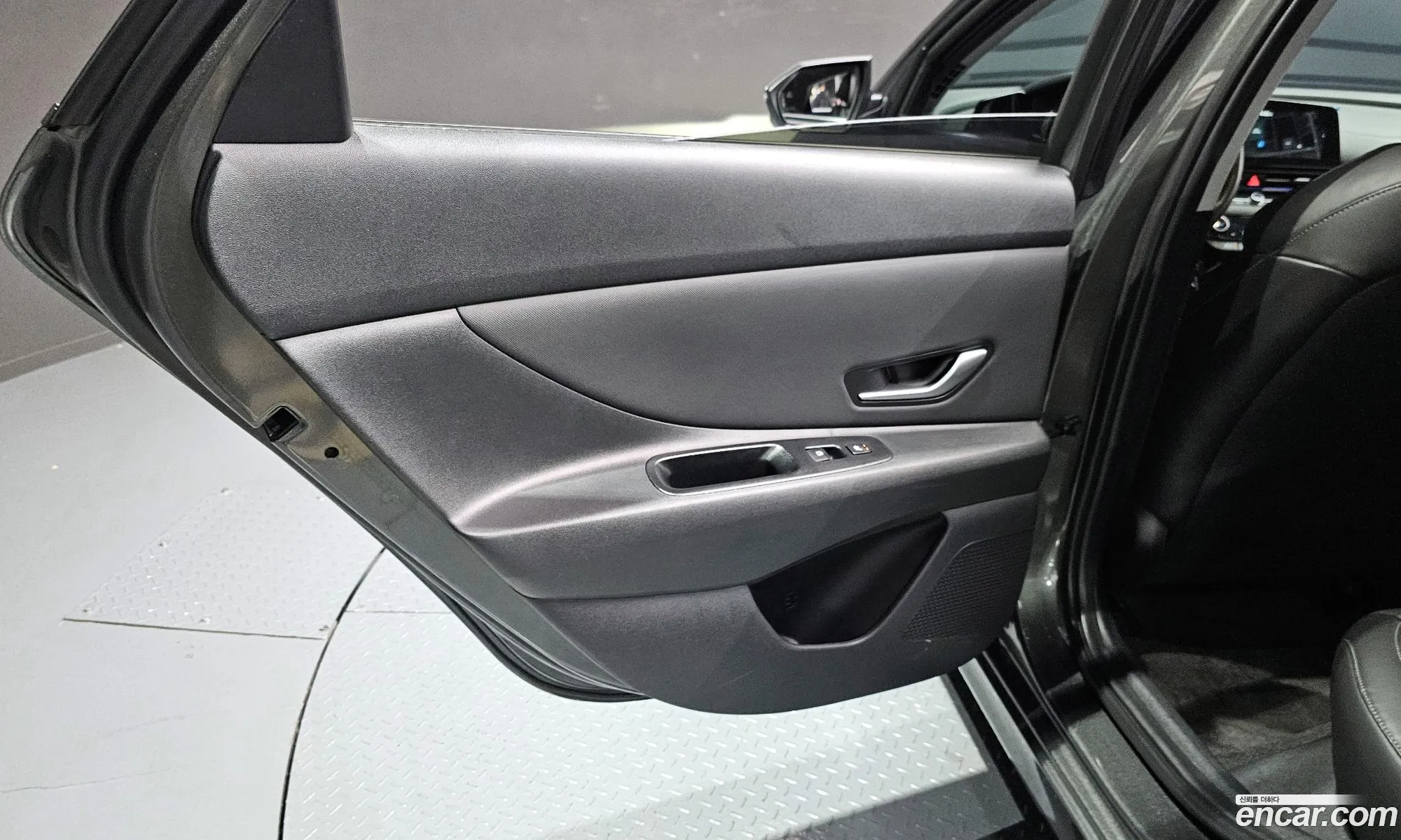 Hyundai Elantra 2023 — 18