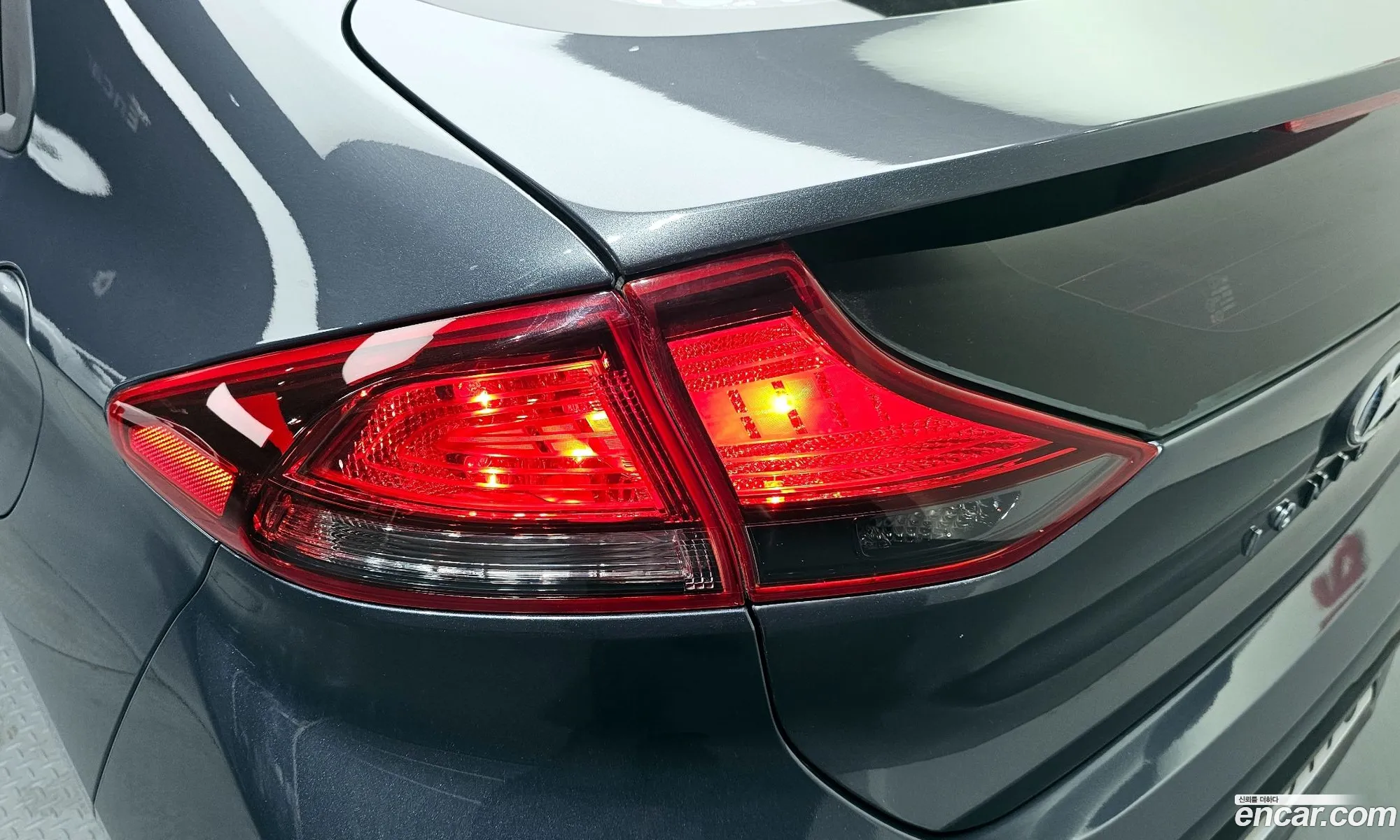Hyundai Ioniq Hybrid 2016 — 13