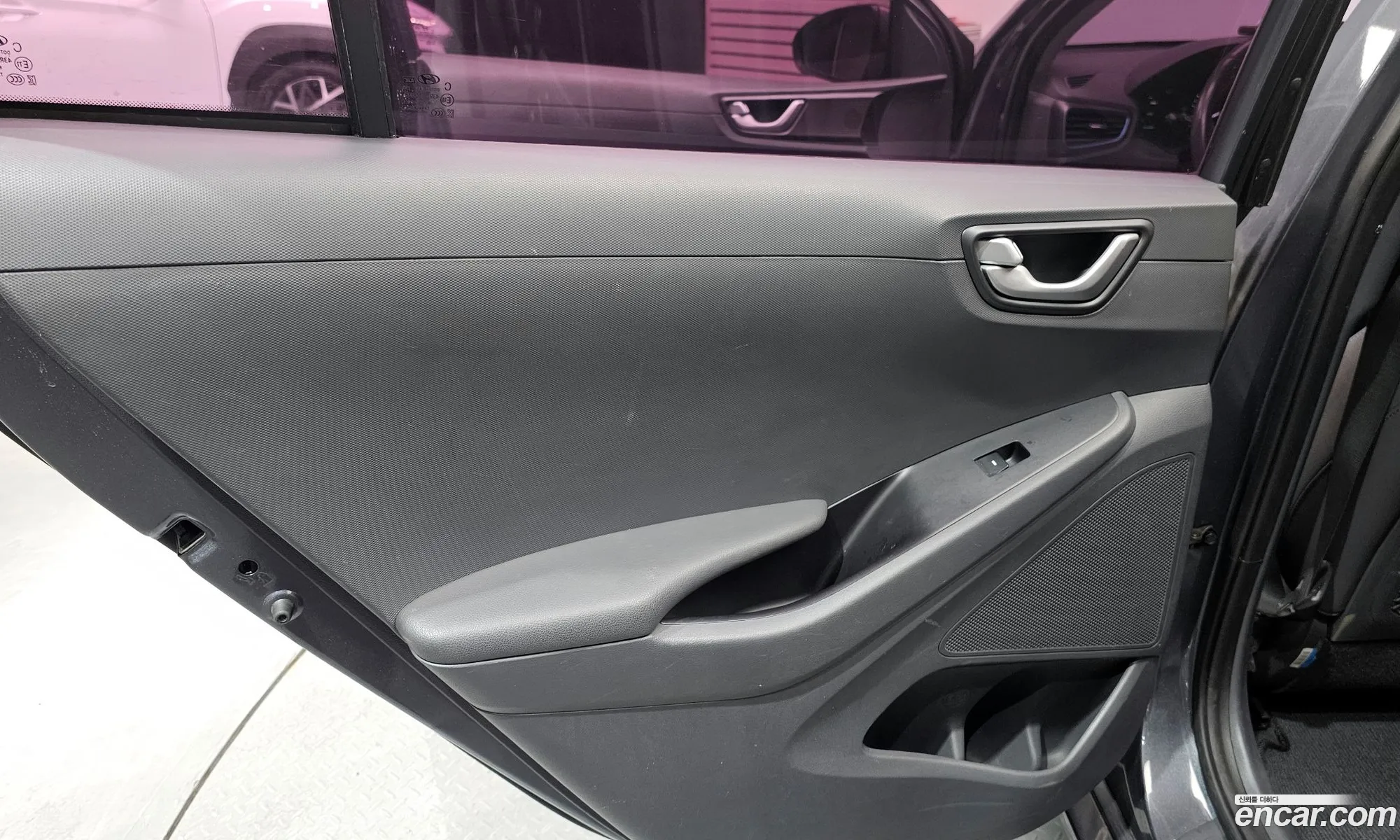 Hyundai Ioniq Hybrid 2016 — 4
