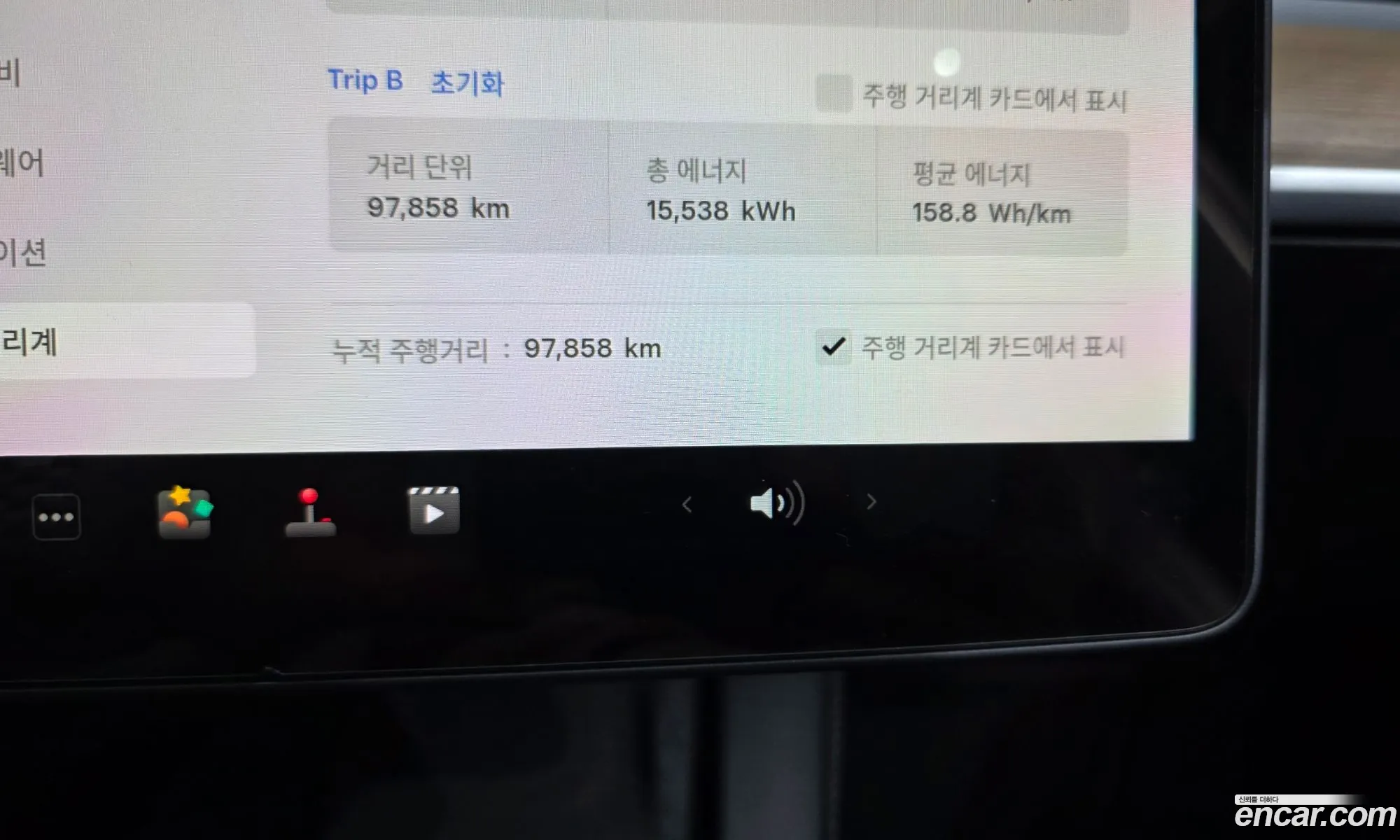 Tesla Model Y 2021 — 10