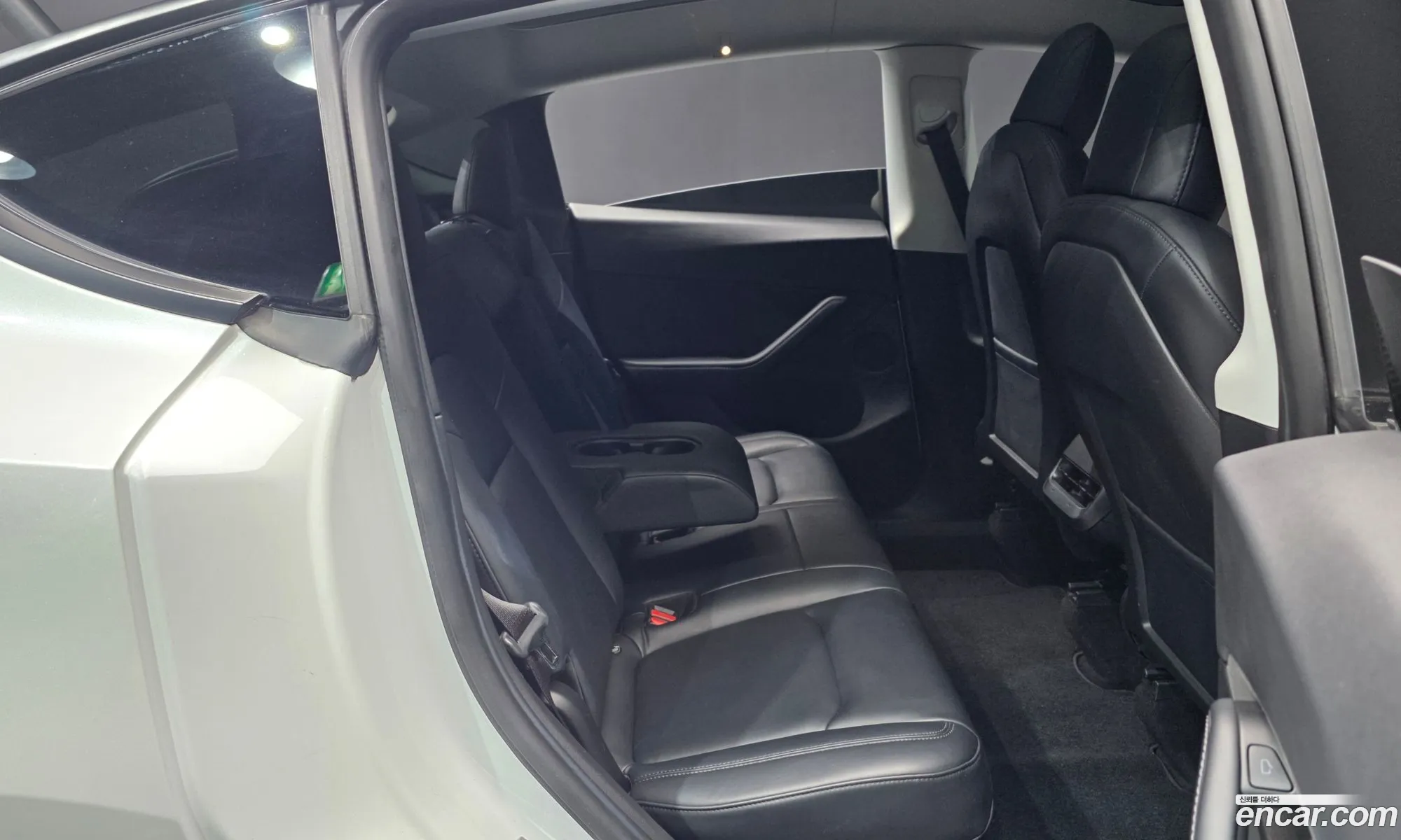 Tesla Model Y 2021 — 16