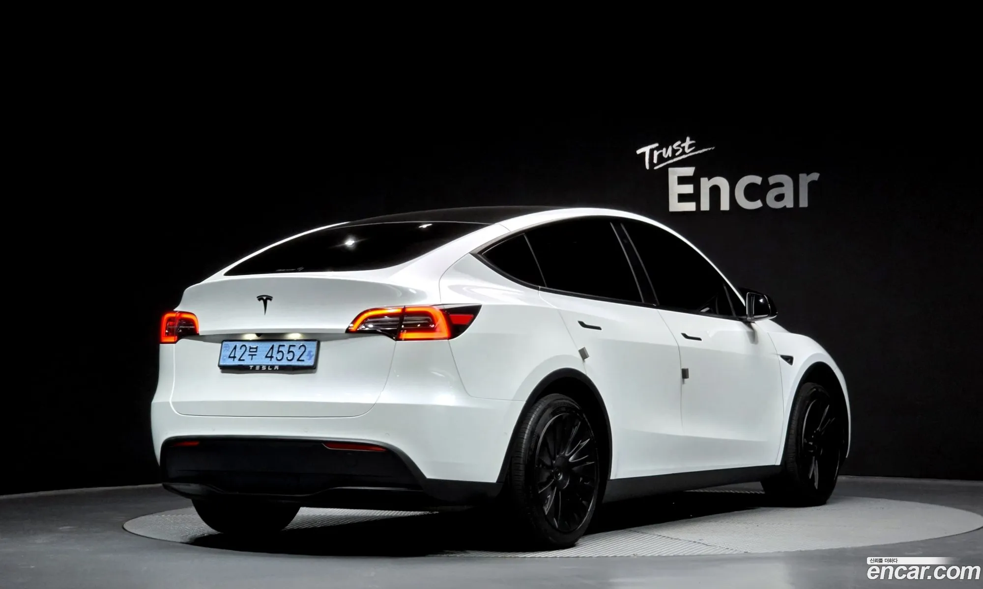 Tesla Model Y 2021 — 18