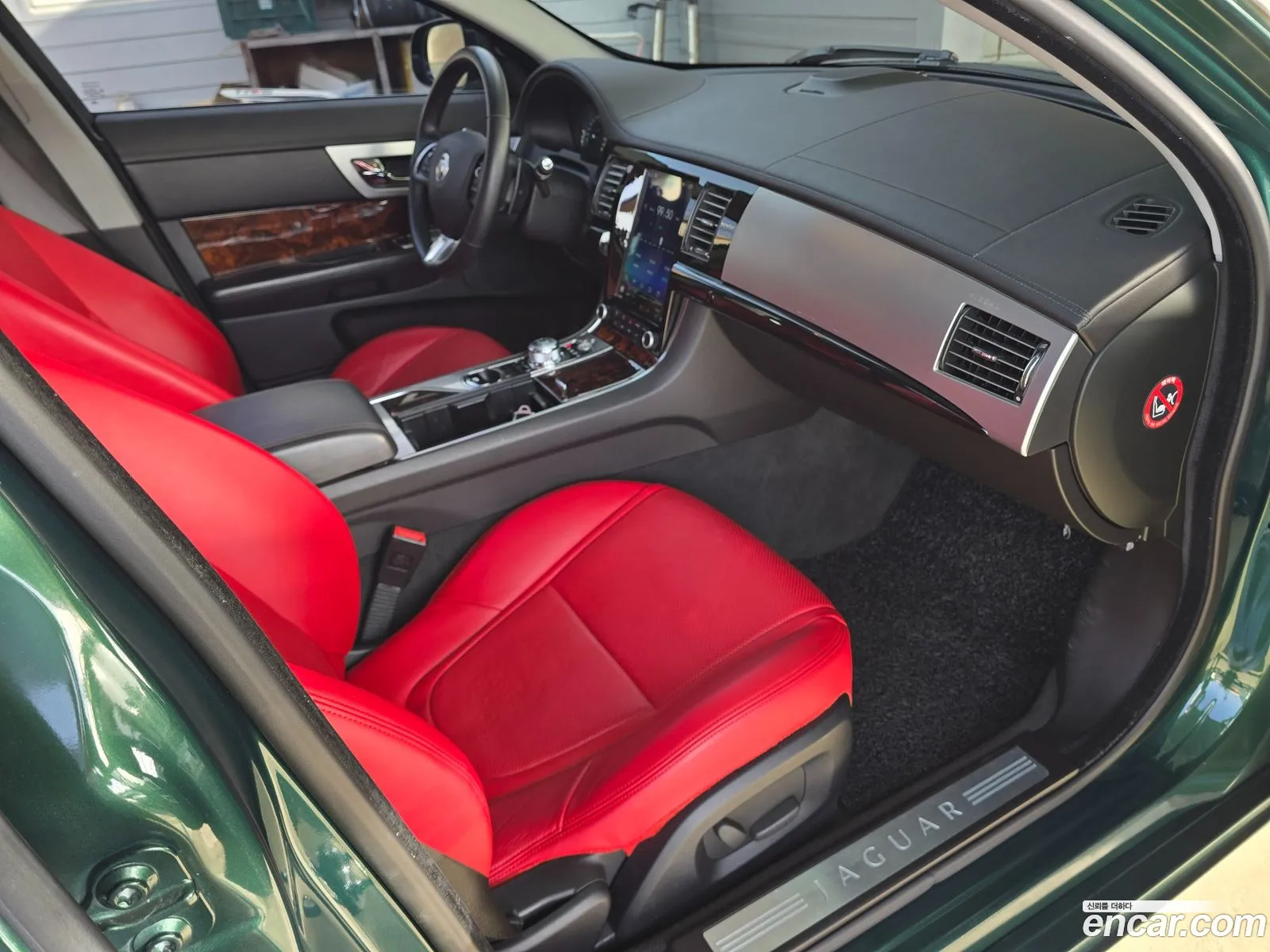 Jaguar XF 2012 — 17