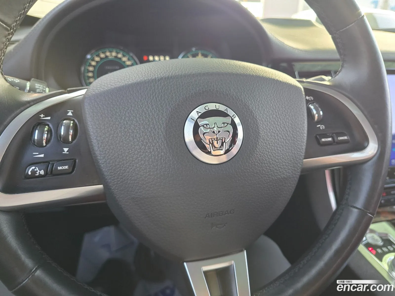 Jaguar XF 2012 — 12