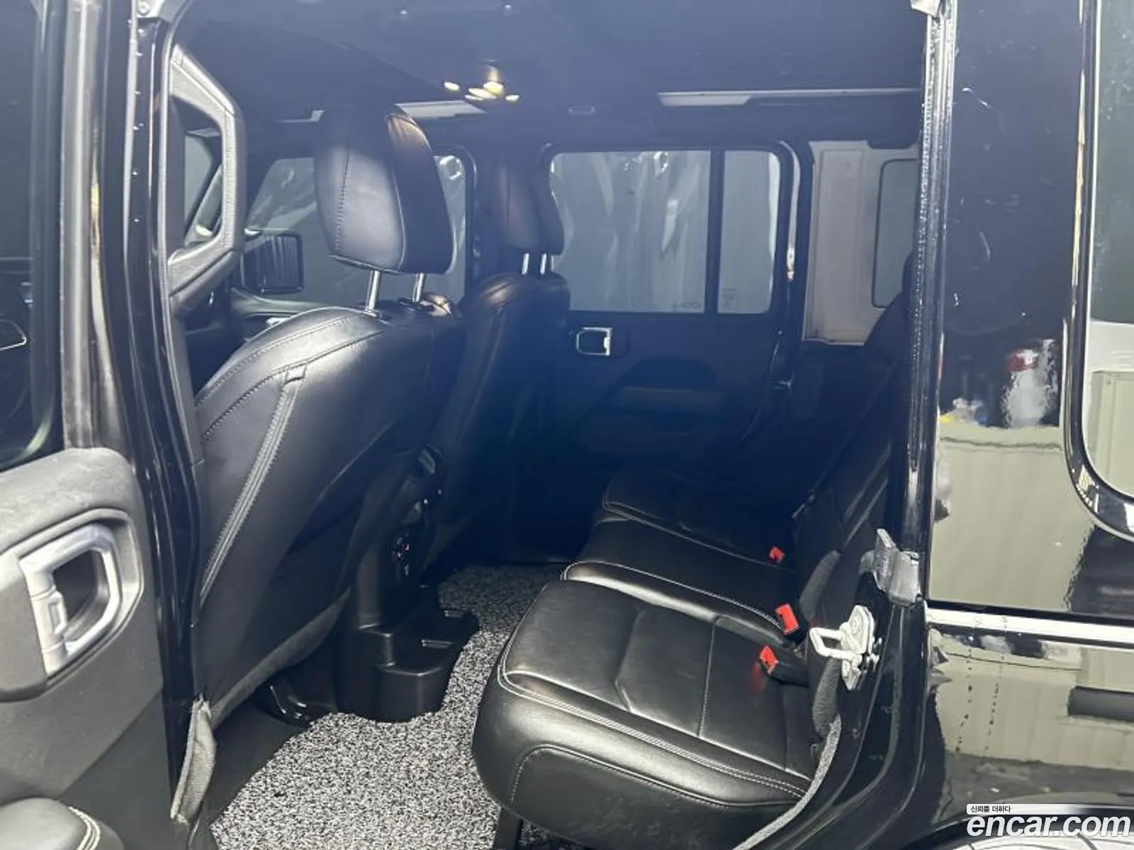 Jeep Wrangler 2020 — 11