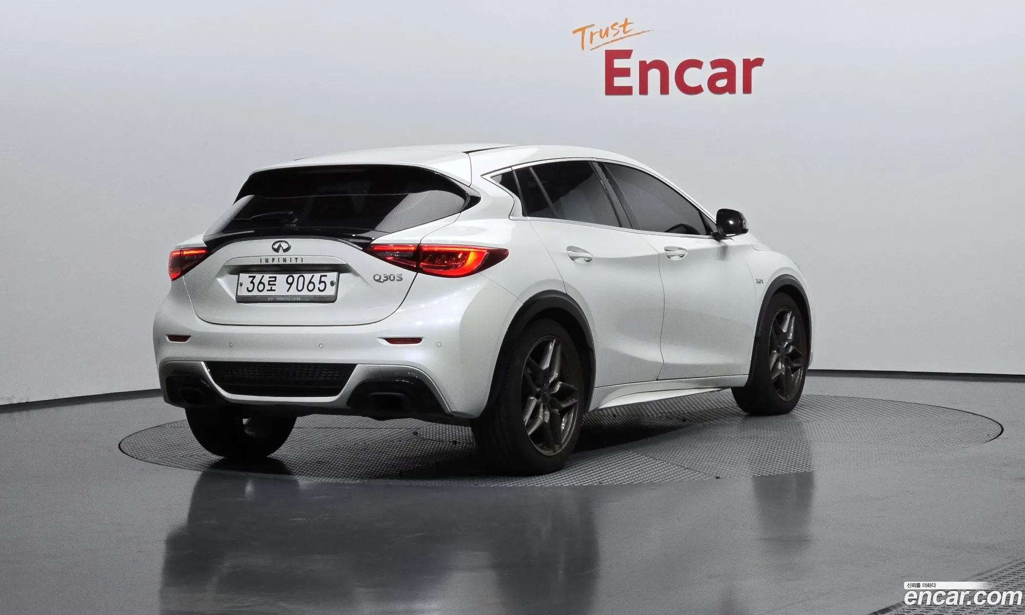 Infiniti Q30