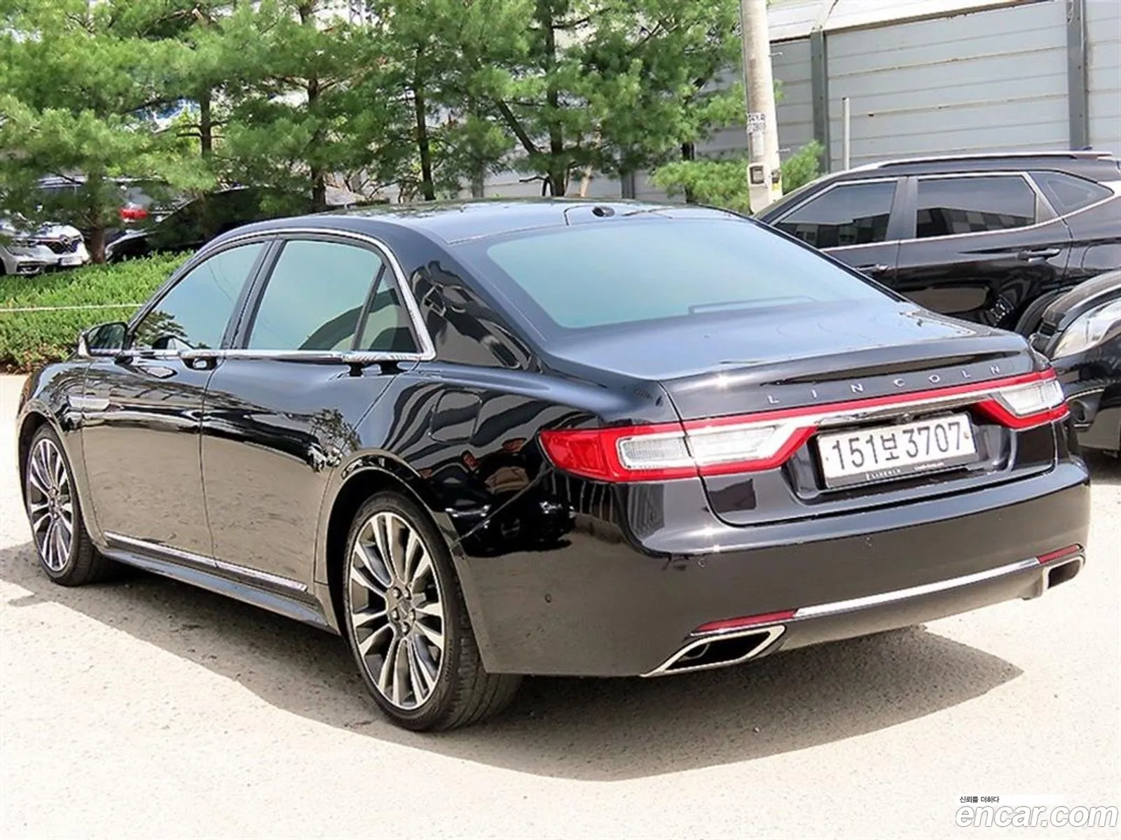 Lincoln Continental 10th Gen 2017 — 16