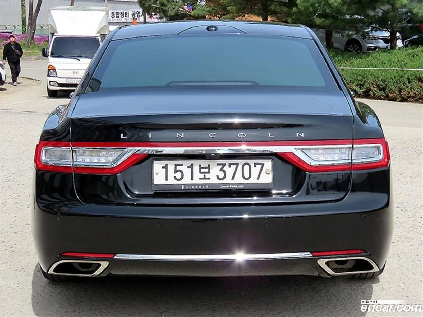 Lincoln Continental 10th Gen 2017 — 2