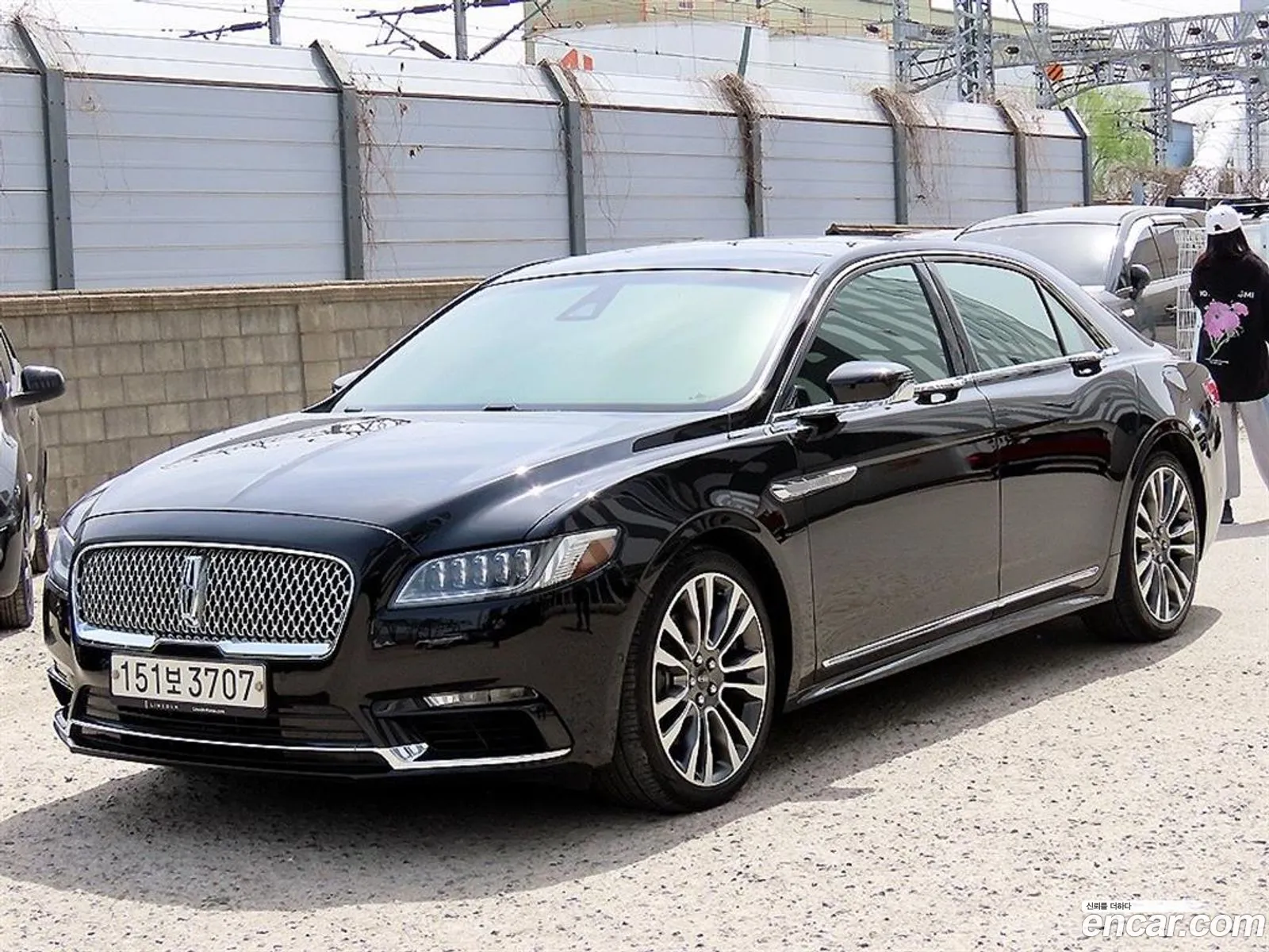 Lincoln Continental 10th Gen 2017 — 7