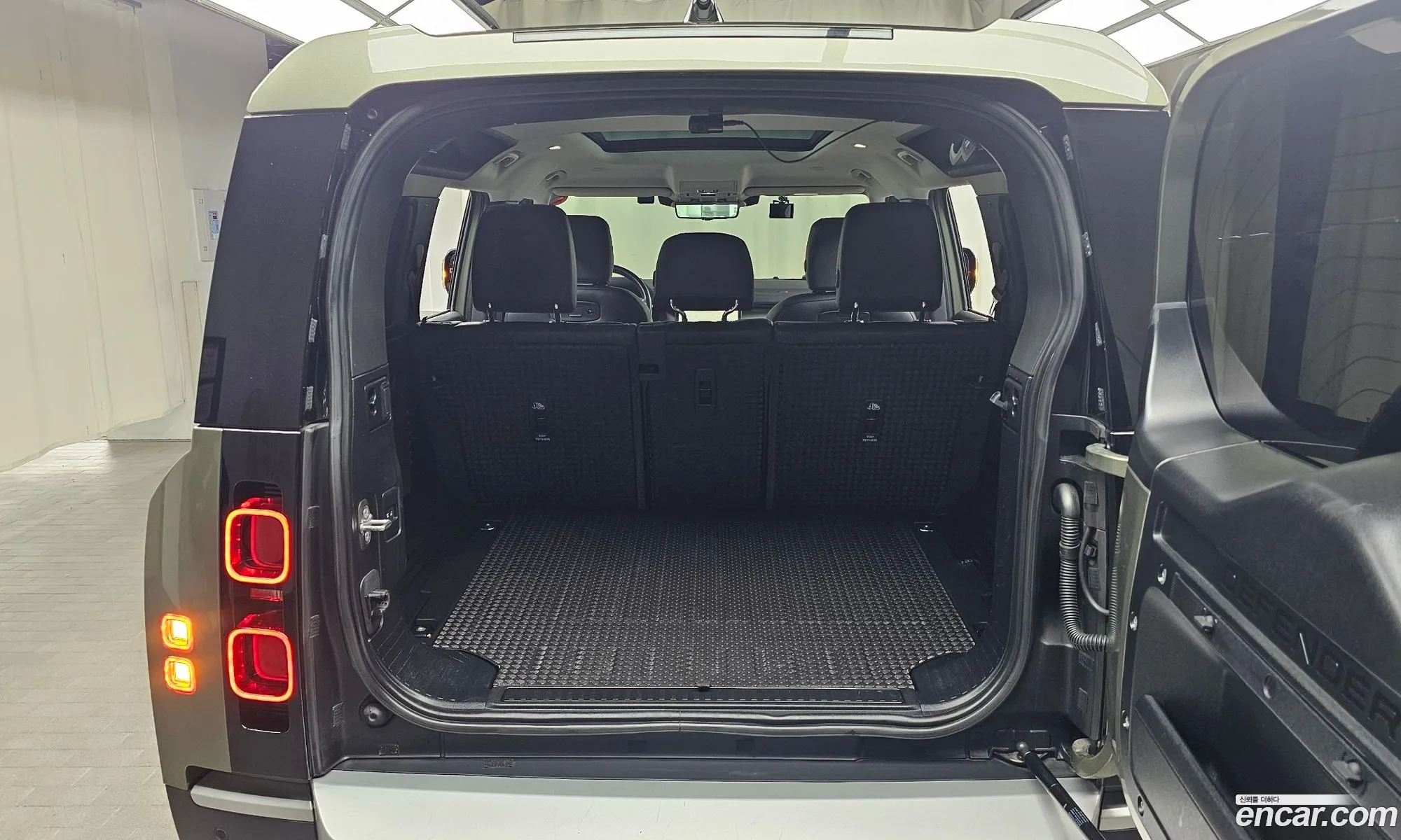 Land Rover Defender 2020 SALEA7BN5L2032013 — 17