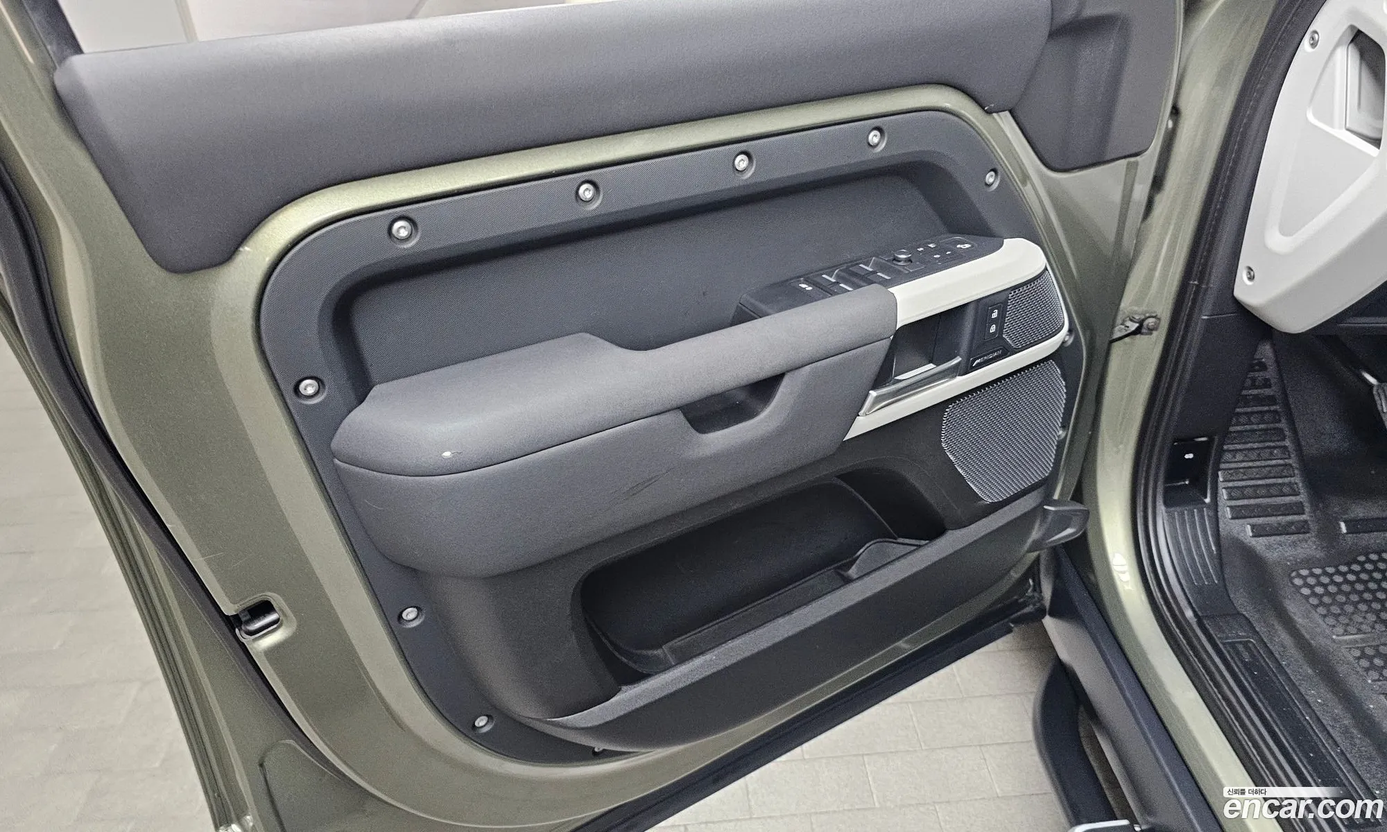 Land Rover Defender 2020 SALEA7BN5L2032013 — 19