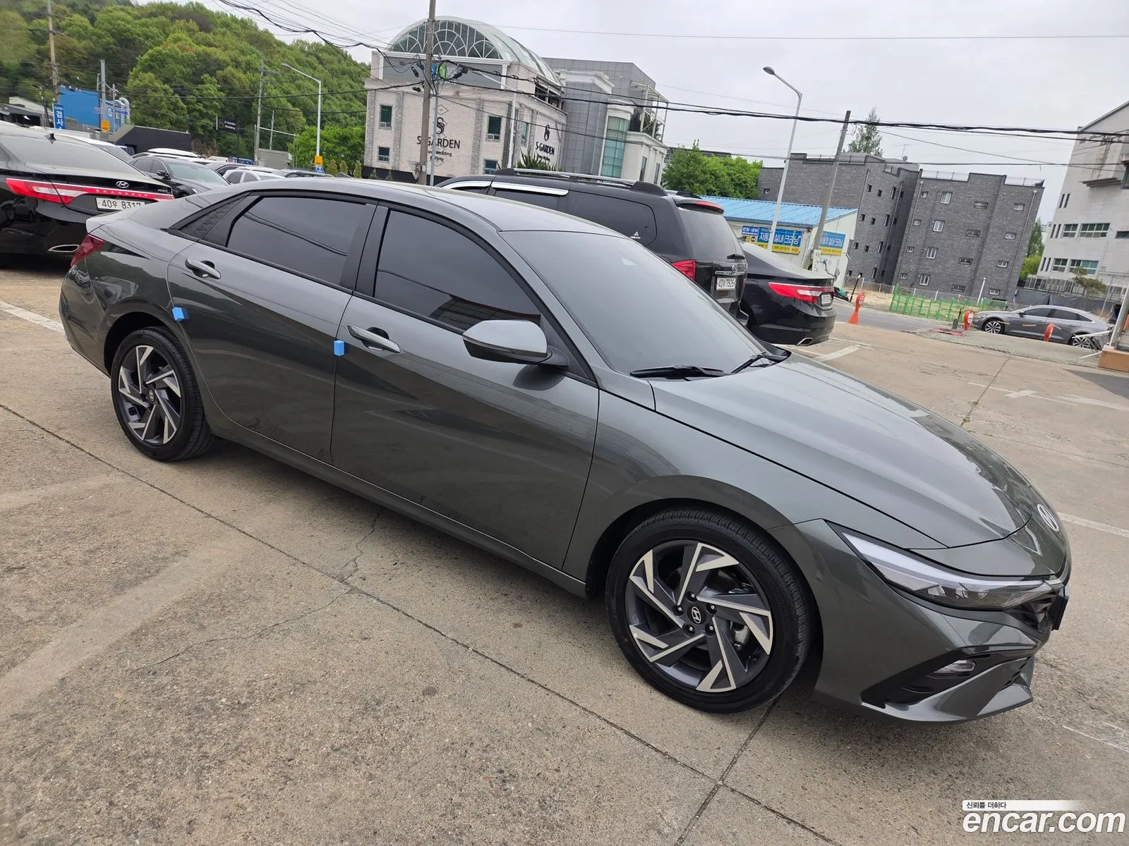 Hyundai Elantra 2025 — 17