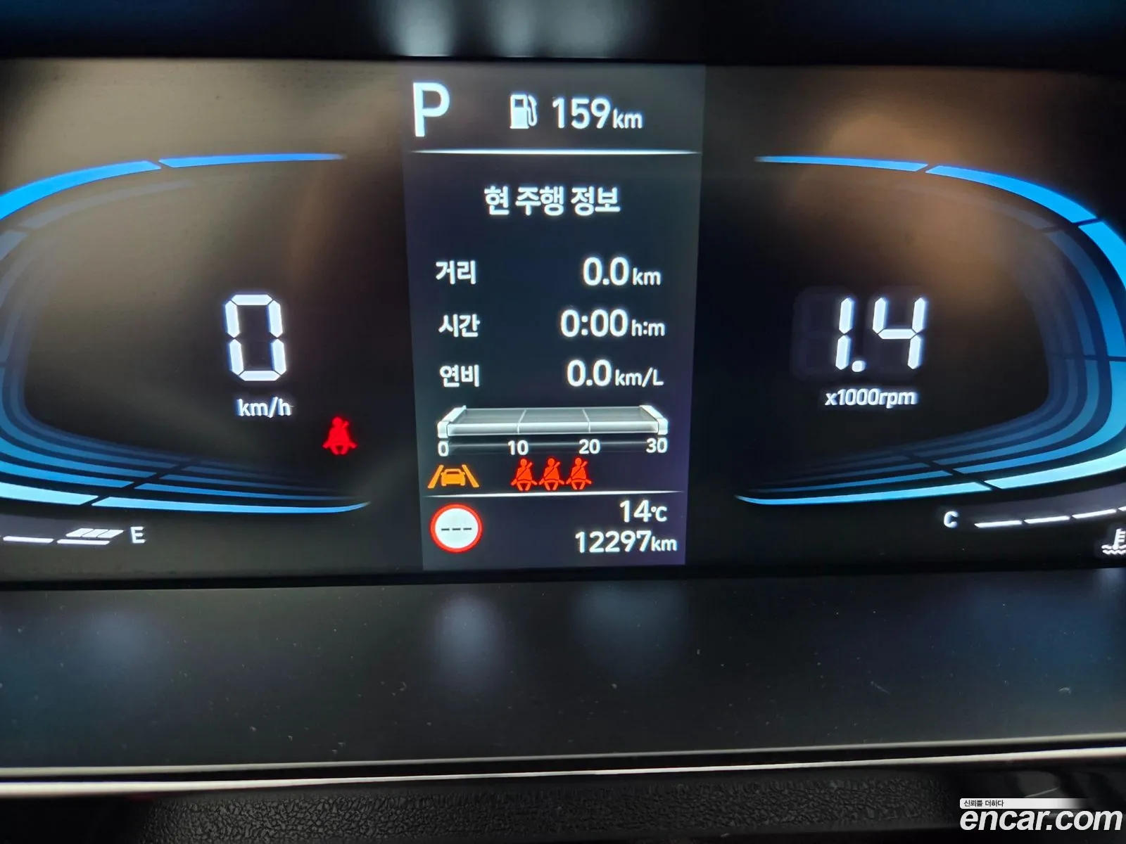 Hyundai Elantra 2025 — 16