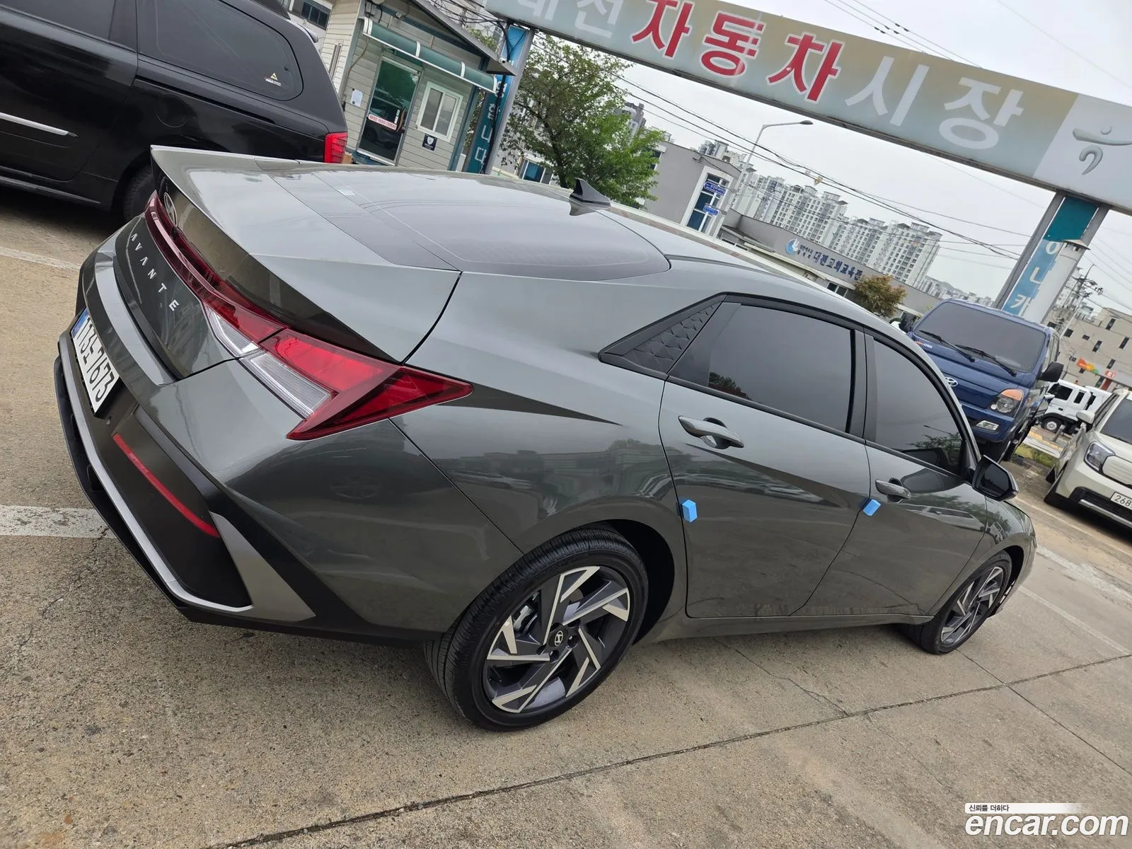 Hyundai Elantra 2025 — 2