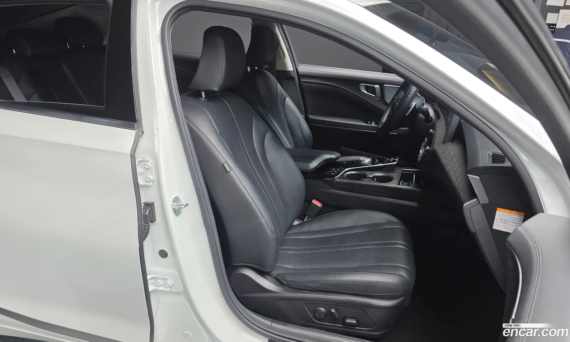 Kia K8 Hybrid 2022 — 8