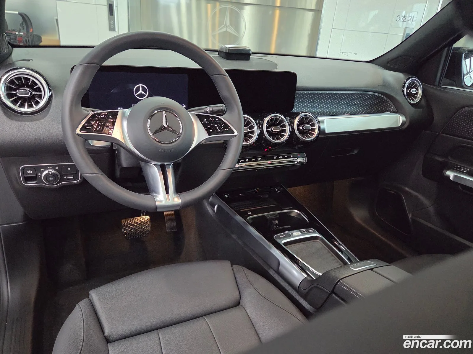 Mercedes-Benz EQB X243 2025 — 16