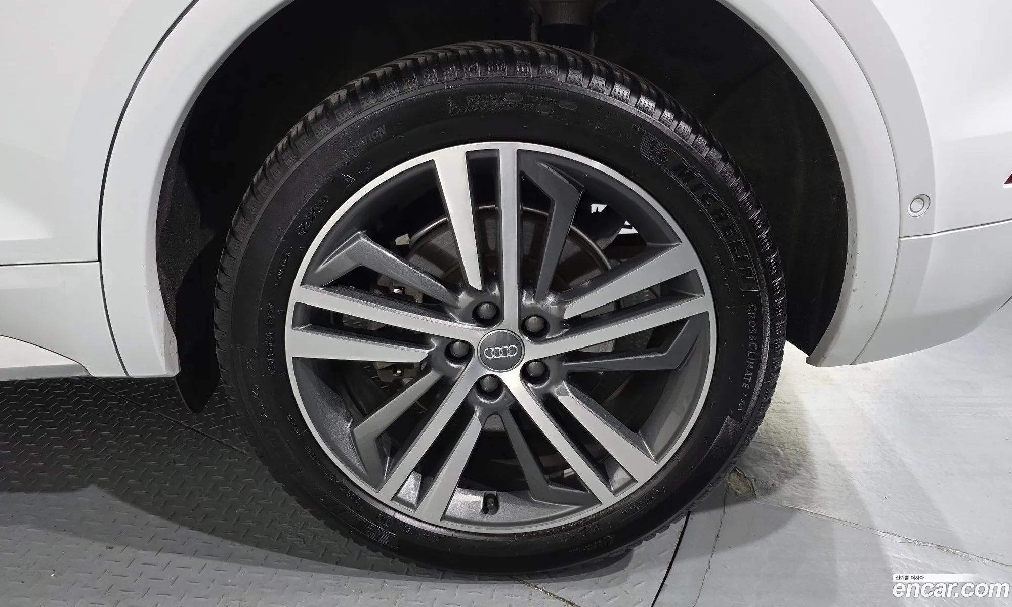 Audi Q5 2020 WAUZZZFY5L2086281 — 25