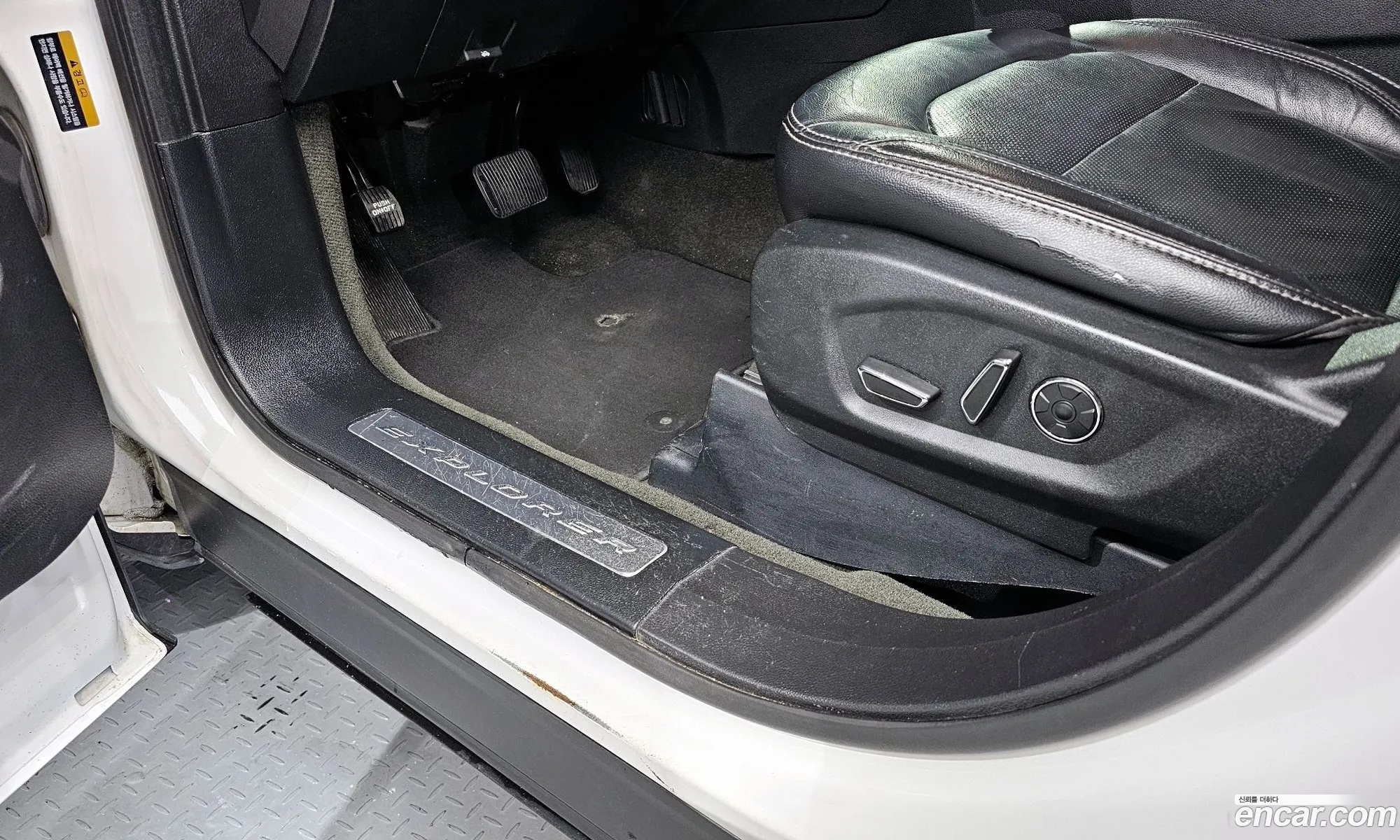 Ford Explorer 2018 1FM5K8FH1JGA09564 — 13