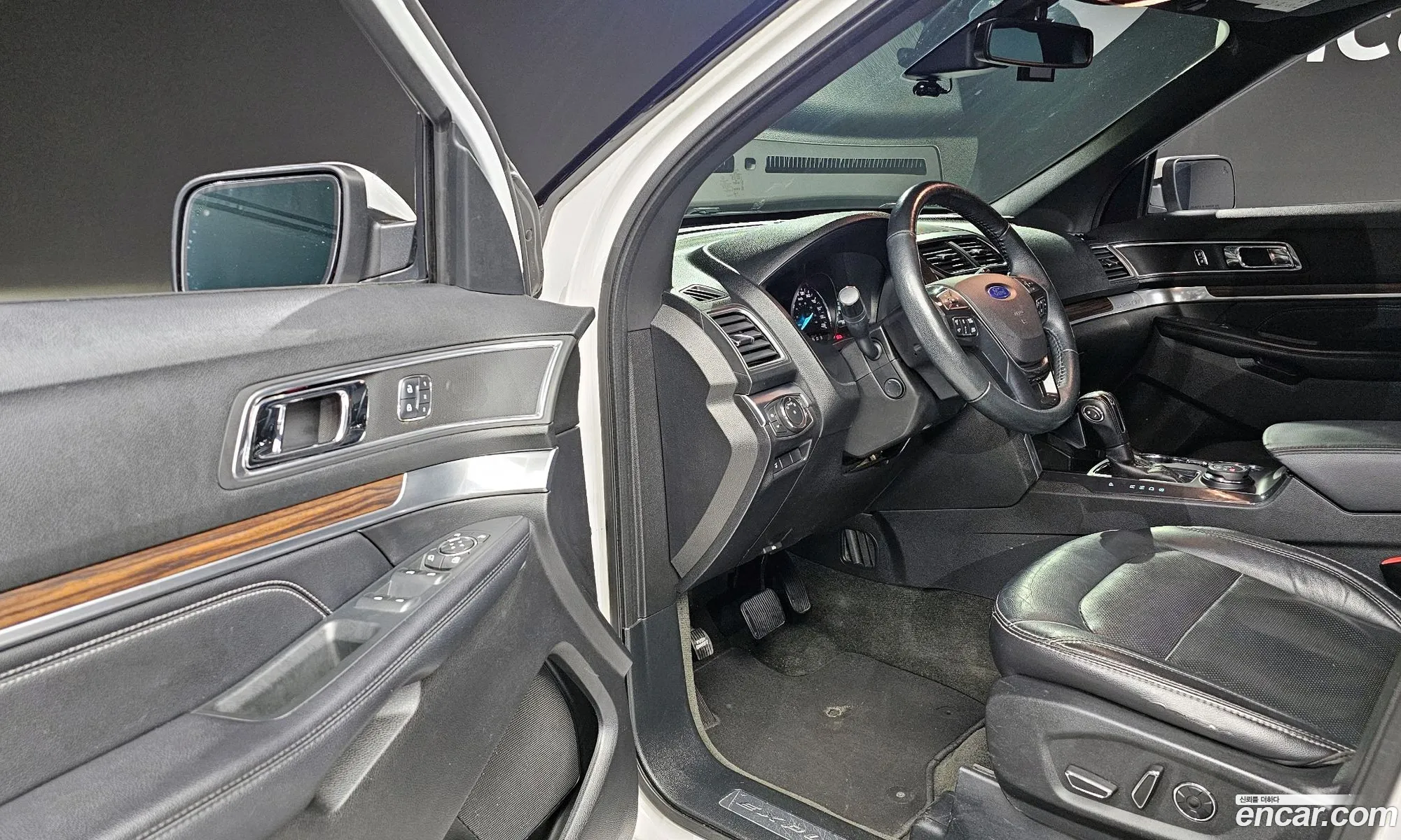 Ford Explorer 2018 1FM5K8FH1JGA09564 — 9