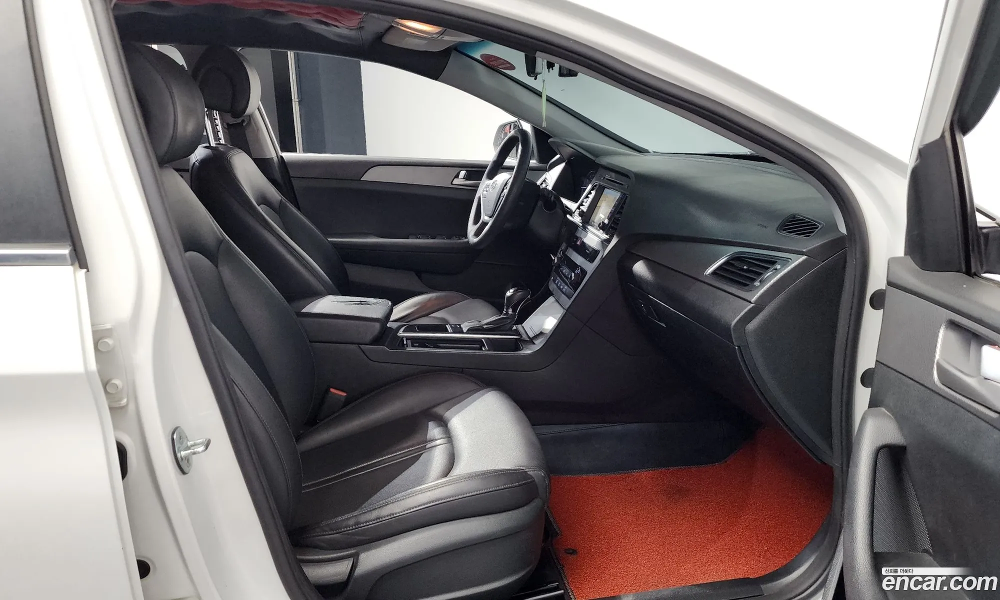 Hyundai LF Sonata 2015 — 26