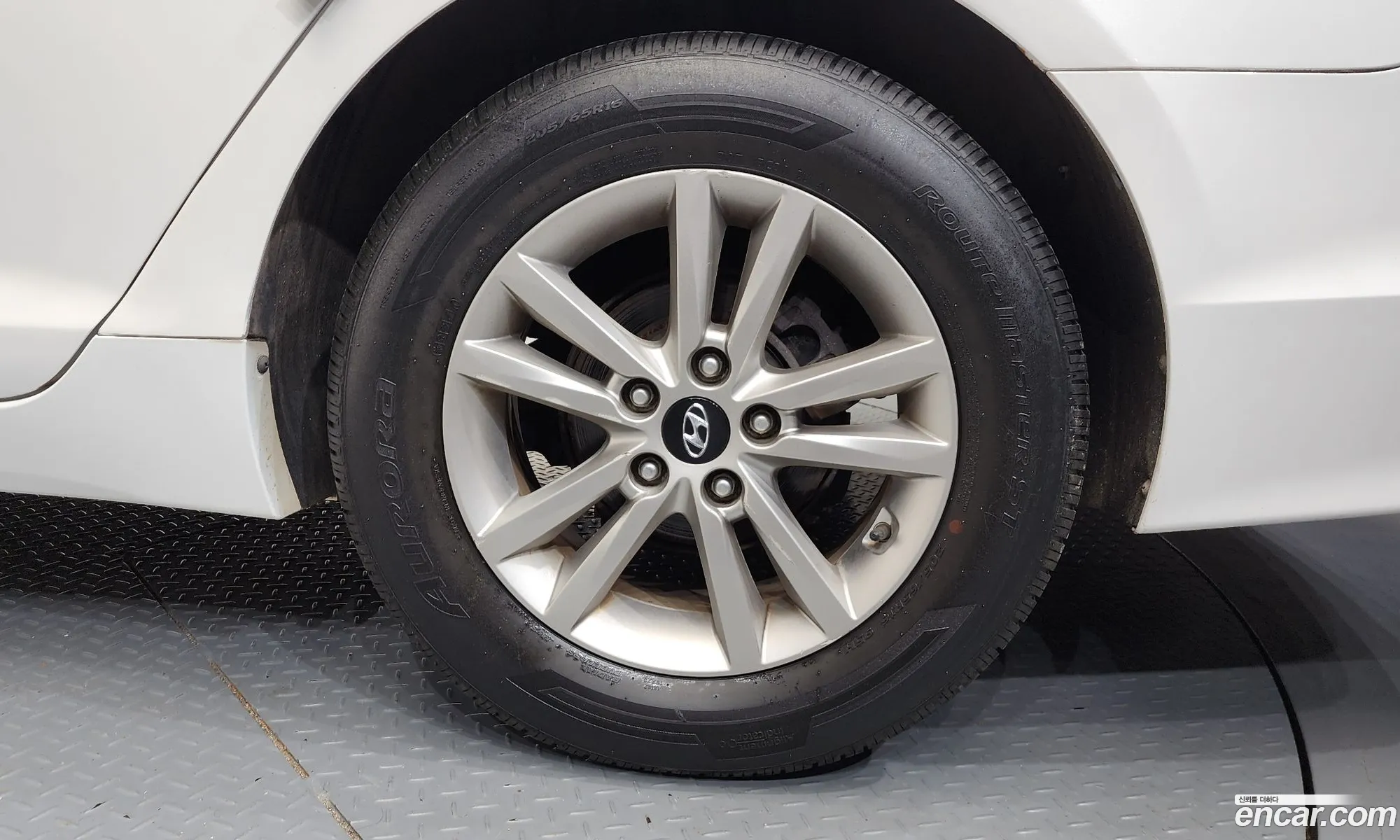 Hyundai LF Sonata 2015 — 24