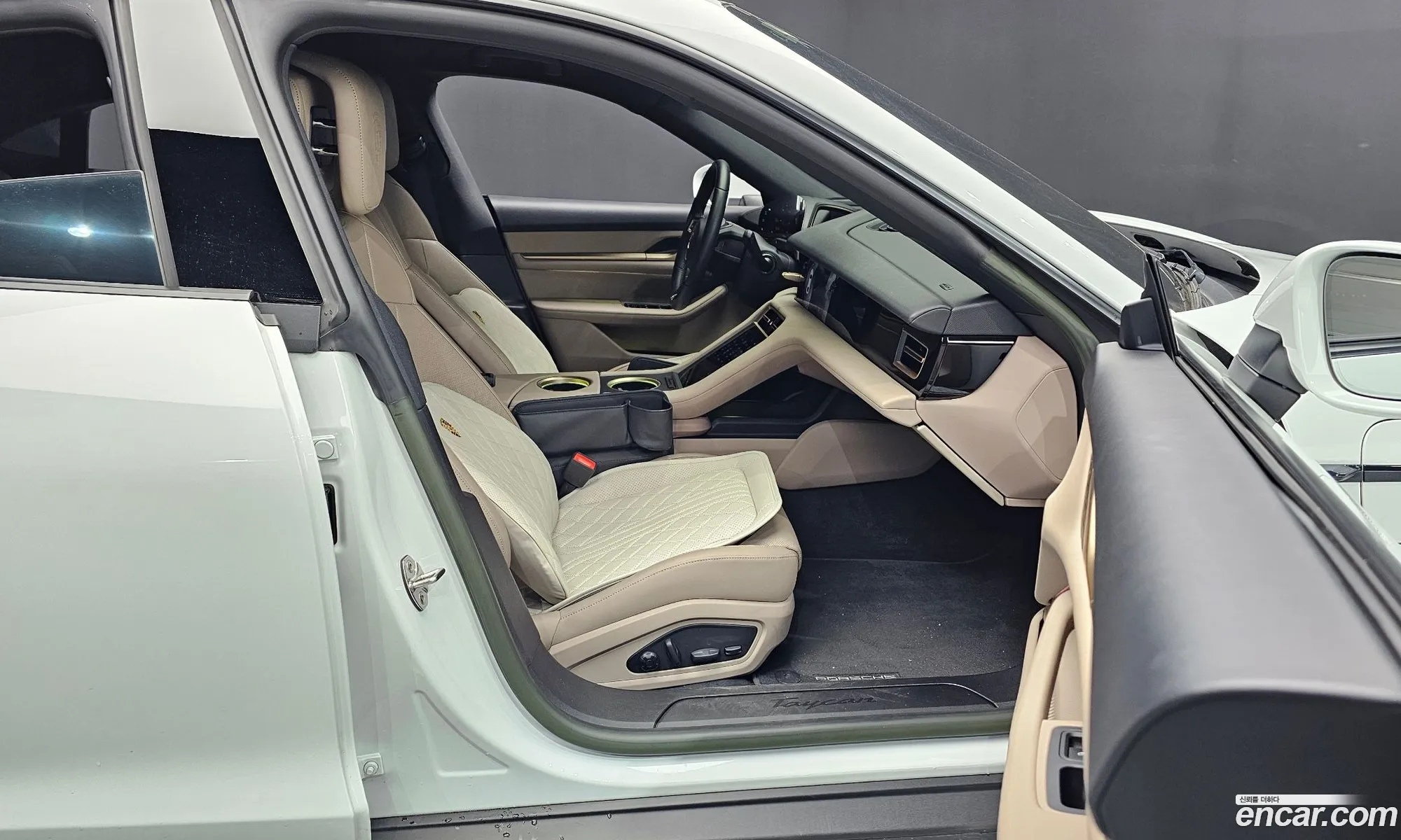 Porsche Taycan 2023 — 14