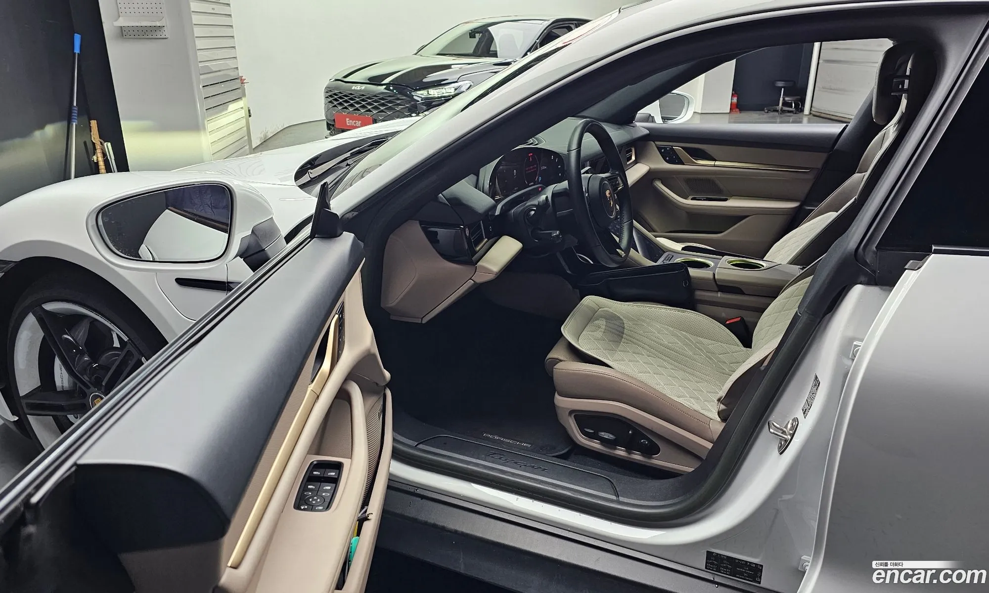 Porsche Taycan 2023 — 19