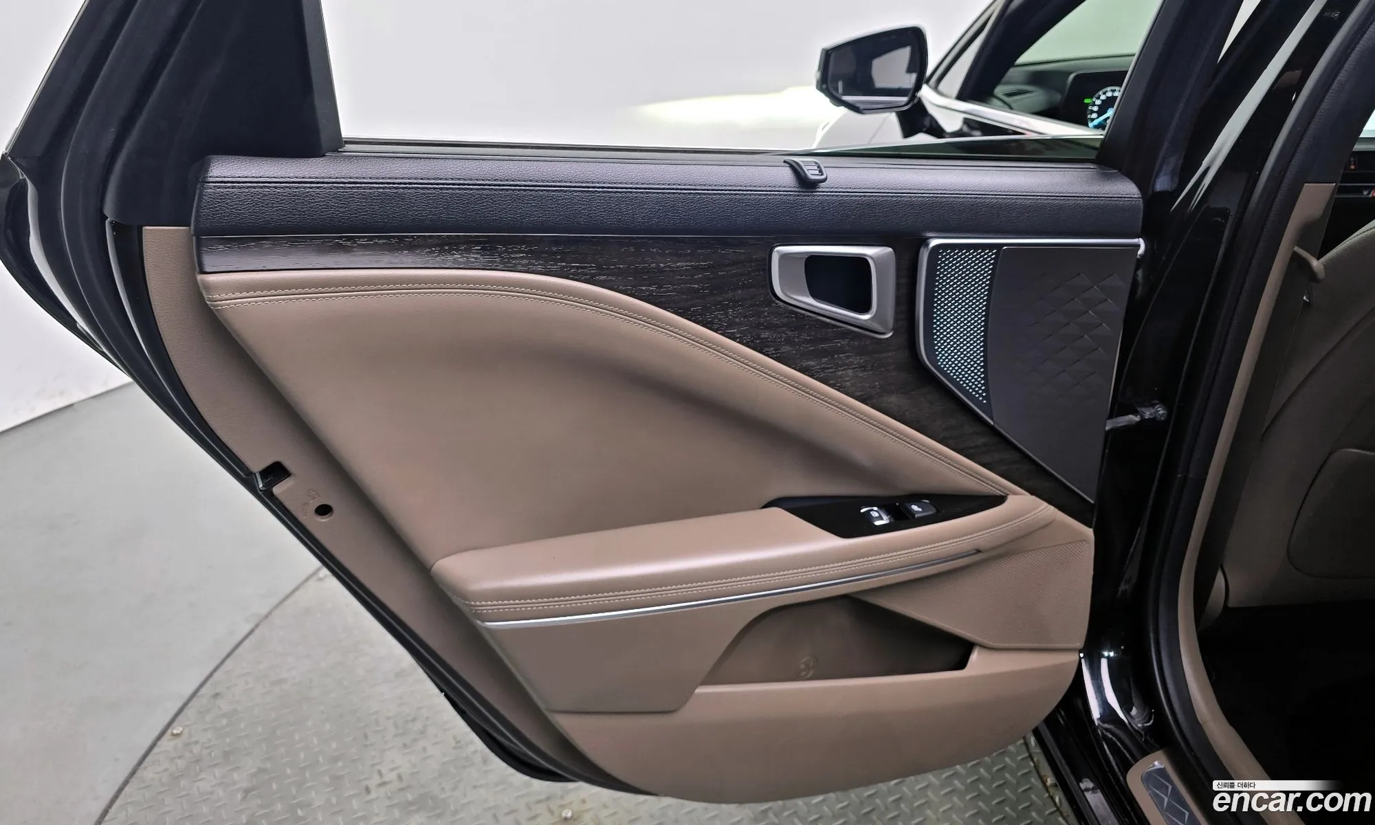 Kia K8 Hybrid 2022 — 13