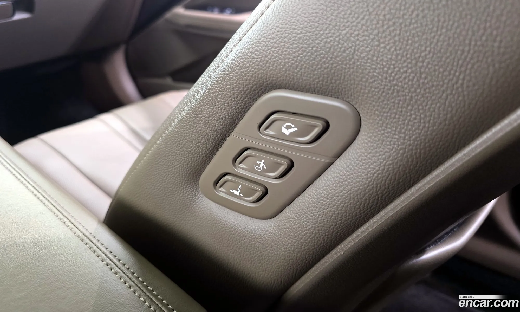 Kia K8 Hybrid 2022 — 23