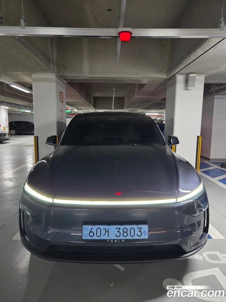 Tesla Model Y 2026 — 6