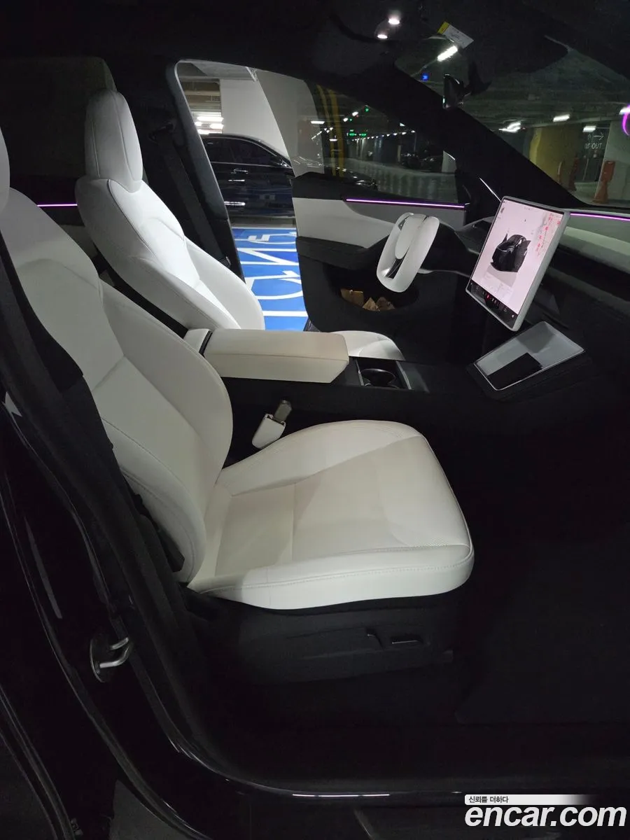 Tesla Model Y 2026 — 7