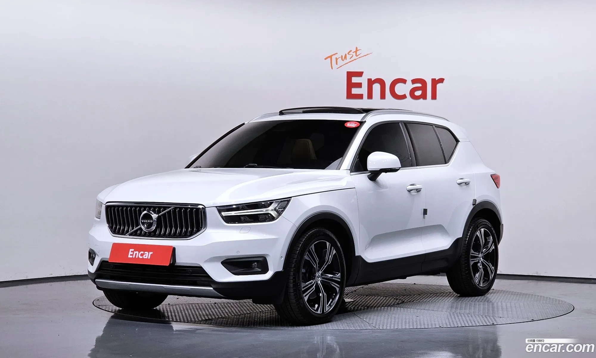 Volvo XC40 2019 YV1XZACACL2193854 — 12