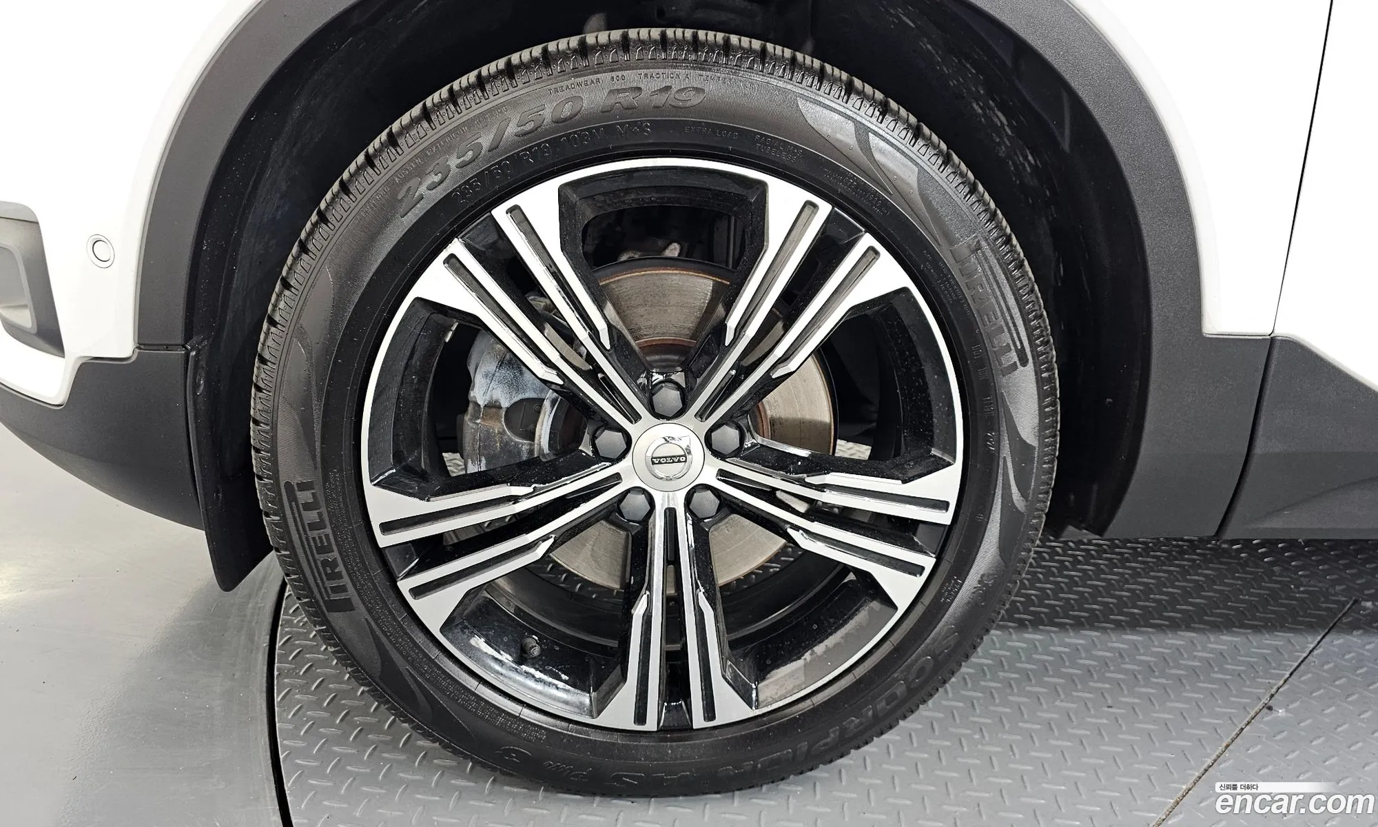 Volvo XC40 2019 YV1XZACACL2193854 — 28