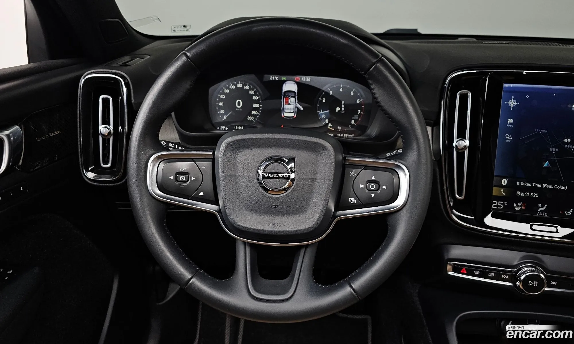 Volvo XC40 2019 YV1XZACACL2193854 — 32