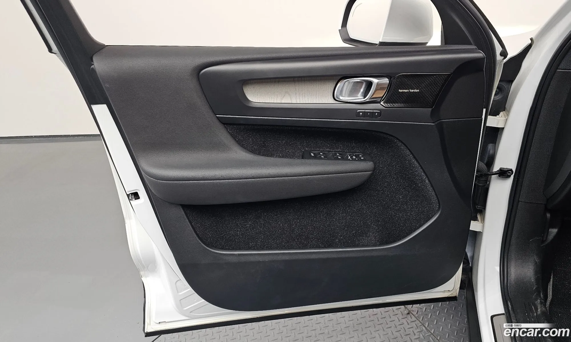 Volvo XC40 2019 YV1XZACACL2193854 — 33