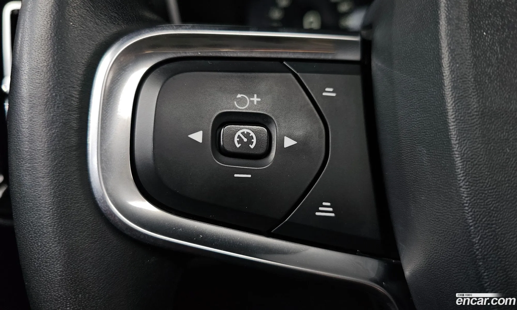 Volvo XC40 2019 YV1XZACACL2193854 — 20