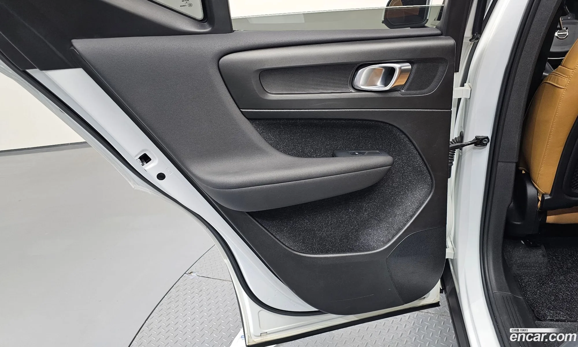 Volvo XC40 2019 YV1XZACACL2193854 — 35