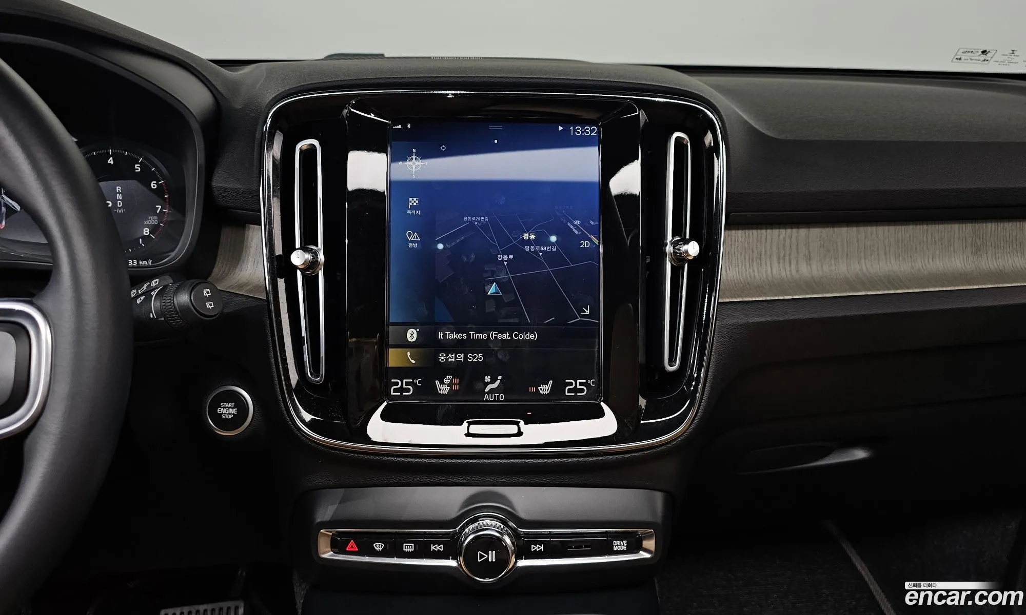 Volvo XC40 2019 YV1XZACACL2193854 — 30