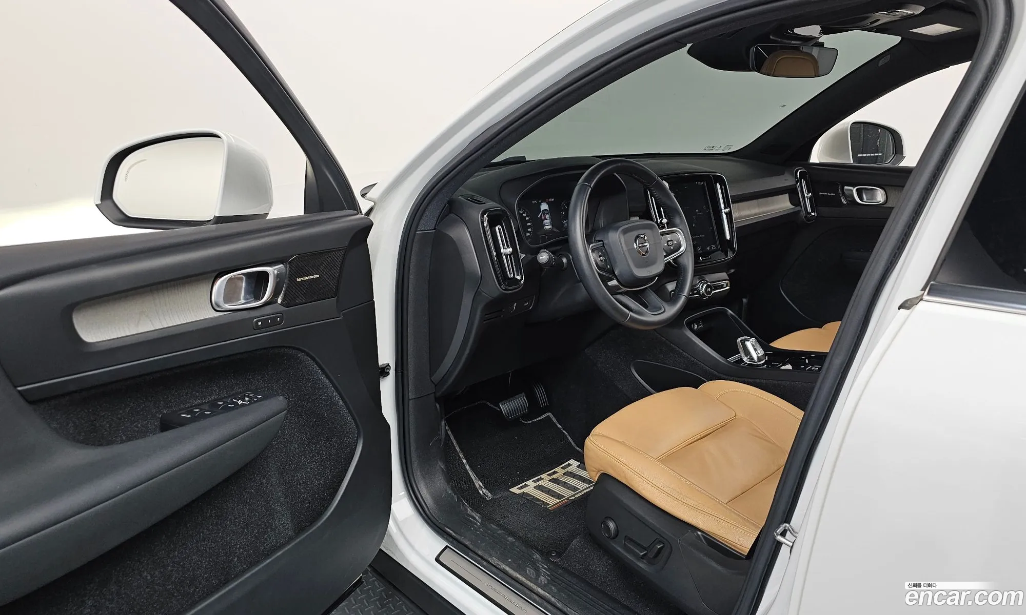 Volvo XC40 2019 YV1XZACACL2193854 — 5