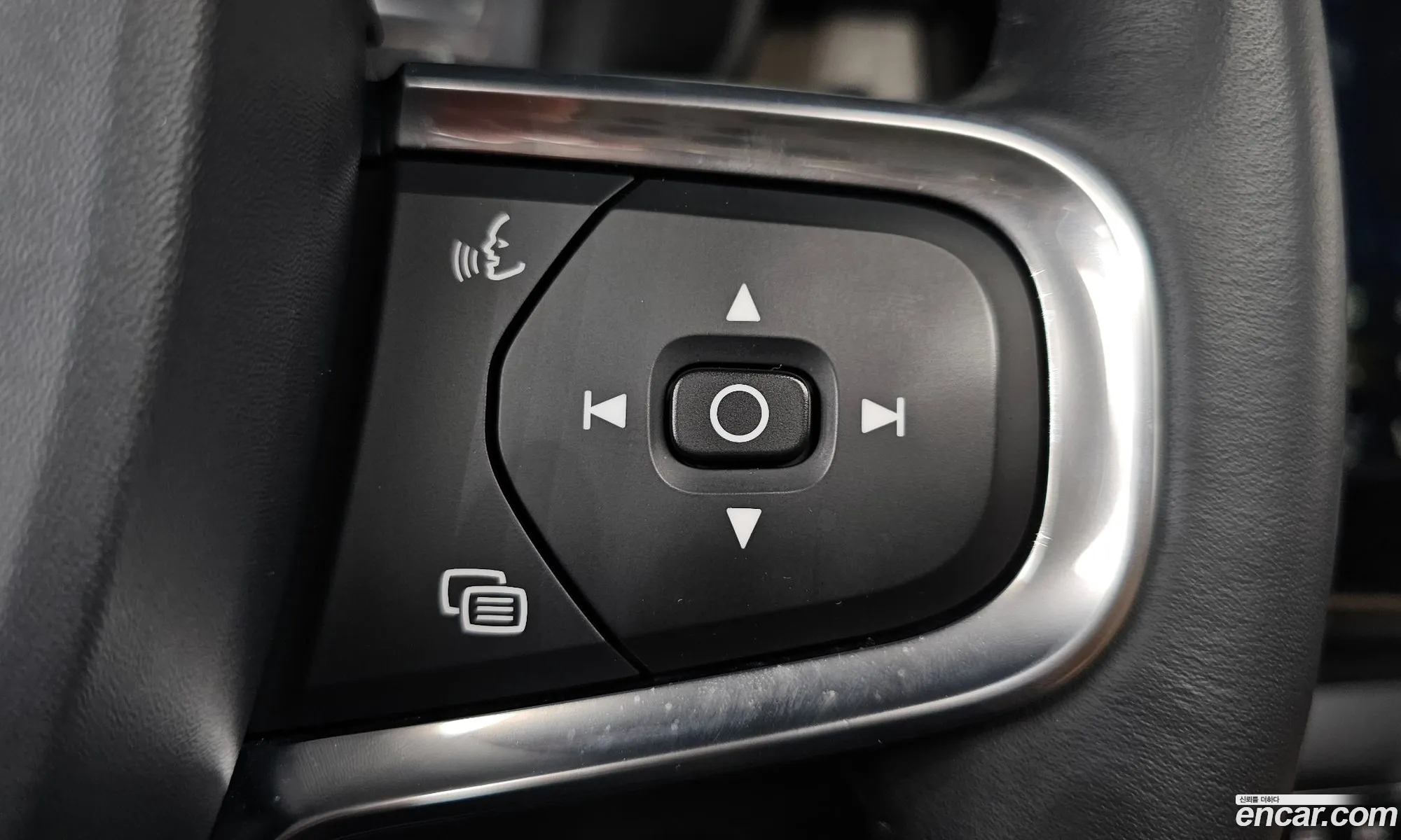 Volvo XC40 2019 YV1XZACACL2193854 — 26