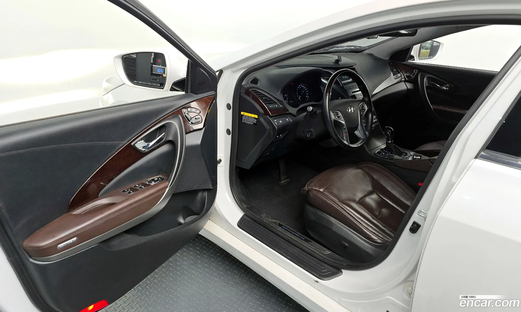 Hyundai Grandeur HG 2015 — 28