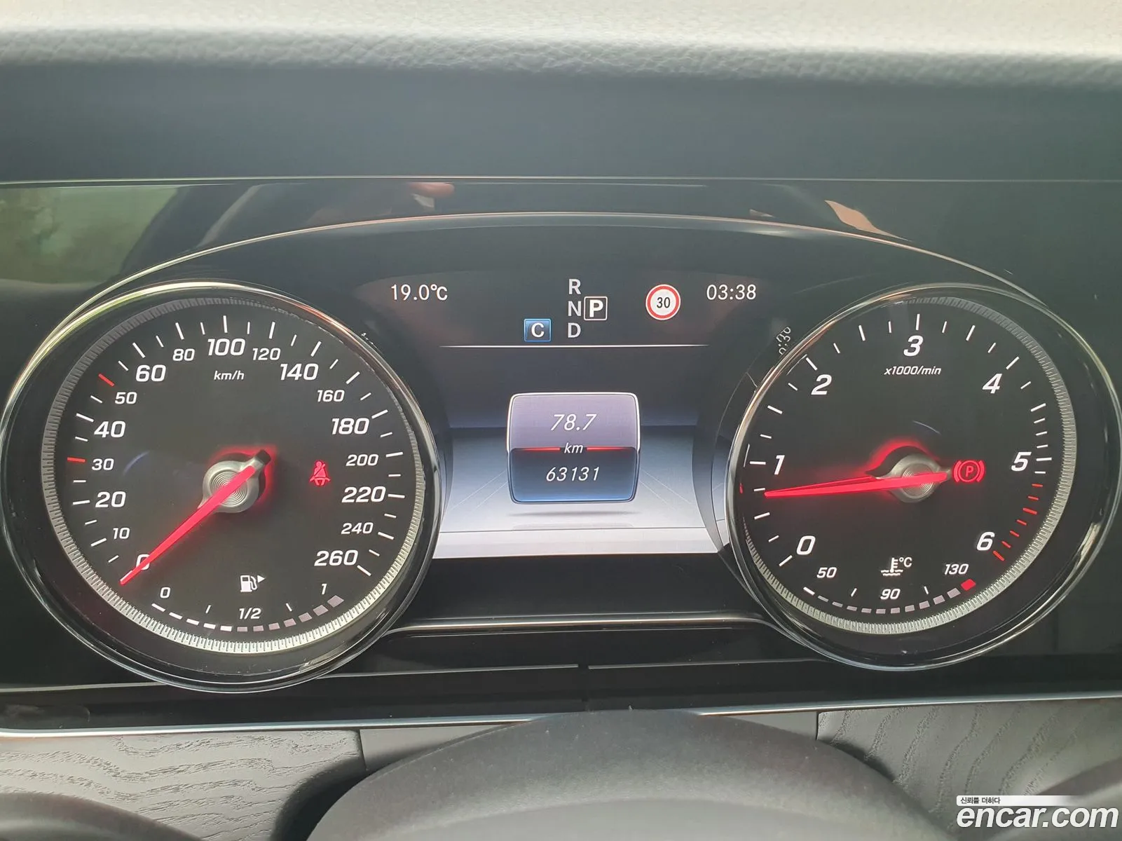 Mercedes-Benz E-Class W213 2016 — 17