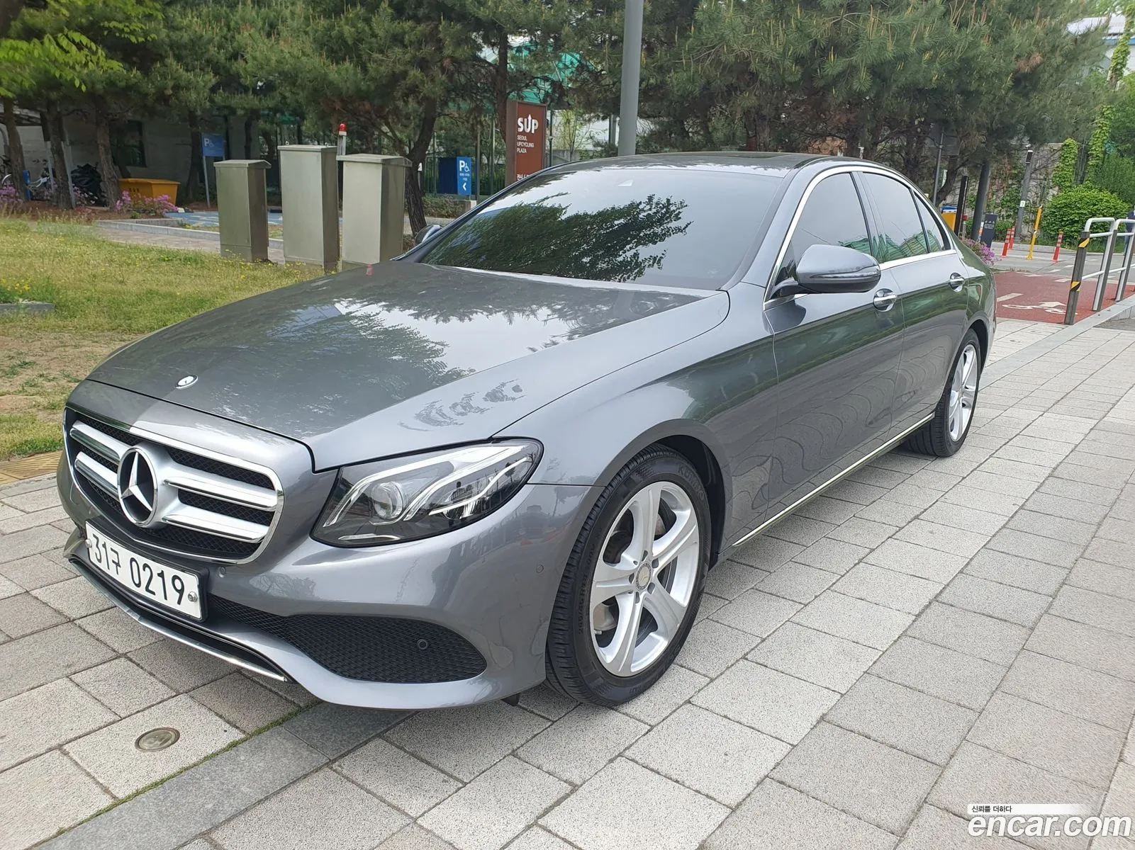 Mercedes-Benz E-Class W213 2016 — 18